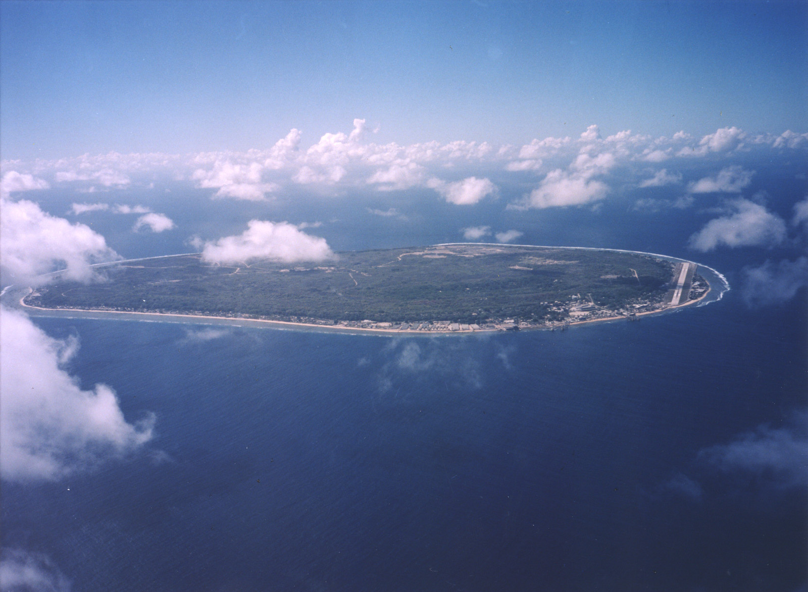 Pemandangan udara Nauru.