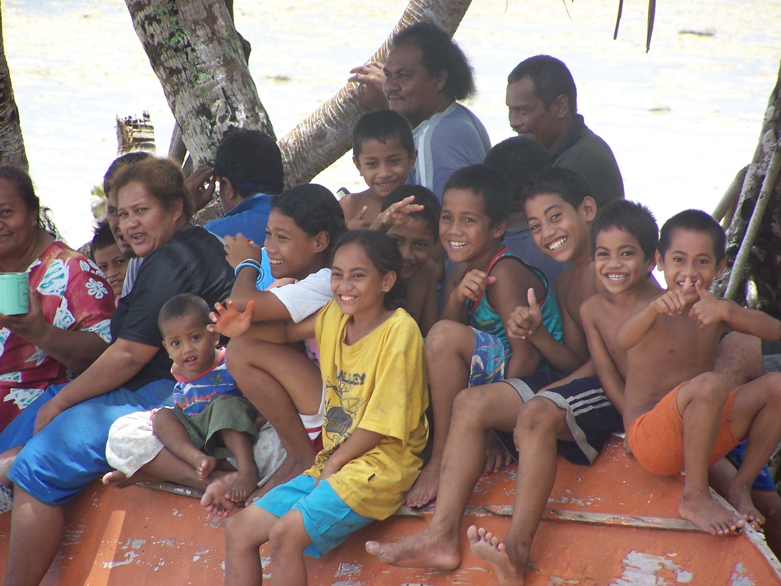 Kanak-kanak di Pulau Niutao.