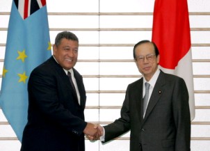 Former Tuvaluan Prime Minister Apisai Ielemia (left) with former Japanese Prime Minister Yasuo Fukuda (right) in 2007. International diplomacy is crucial for Tuvalu's climate advocacy.