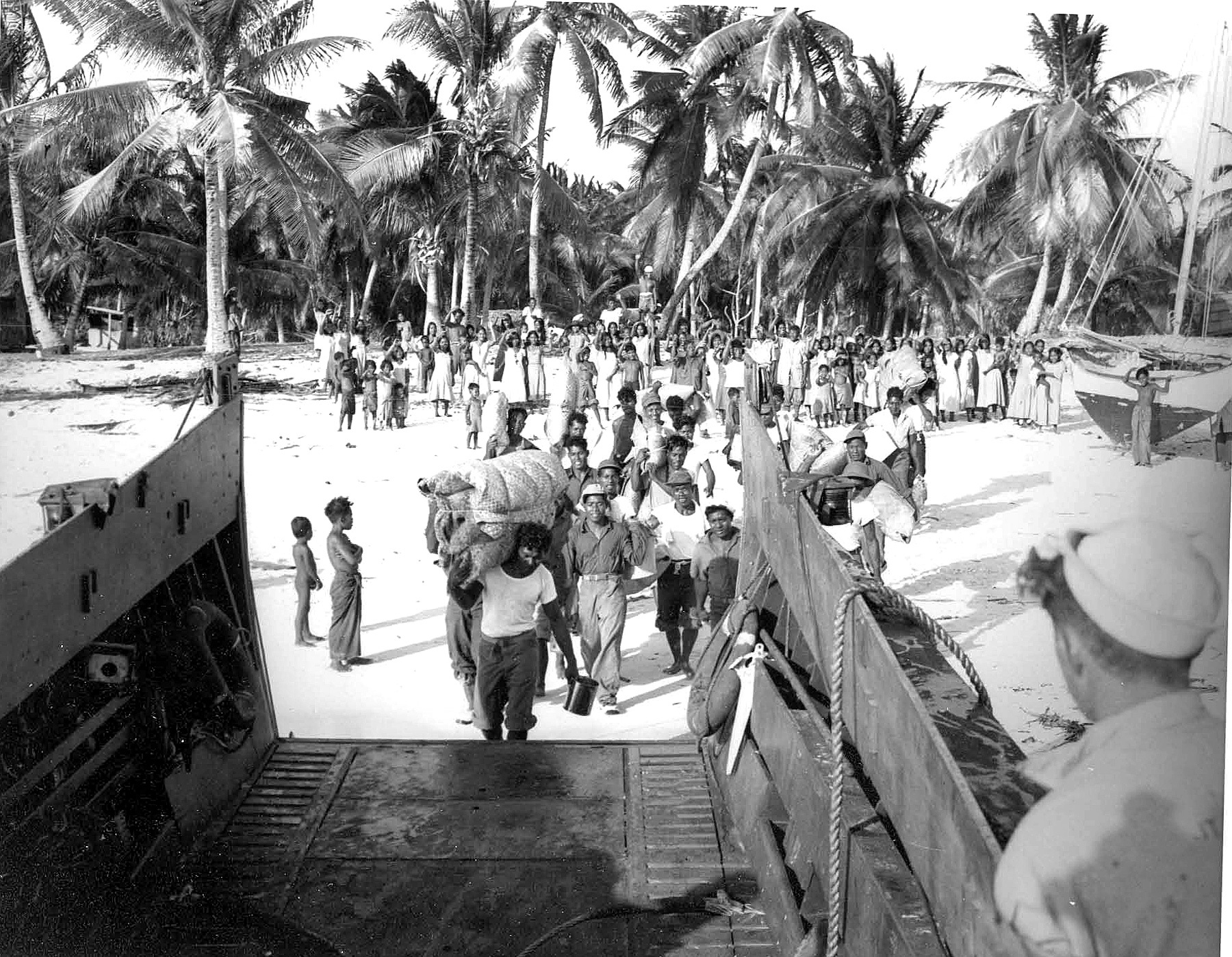 Penduduk Pulau Bikini dipindahkan secara paksa dari Atol Bikini pada Mac 1946 sebelum ujian bom atom Operasi Crossroads AS dimulakan