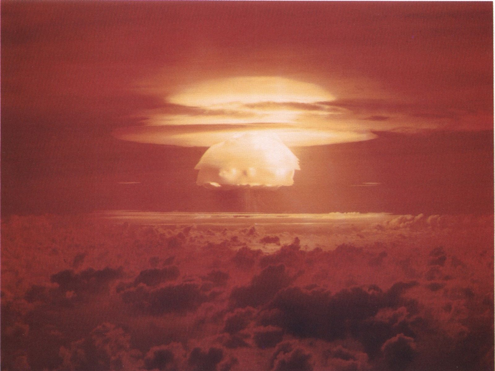 Awan cendawan daripada ujian nuklear atmosfera terbesar yang pernah dijalankan oleh Amerika Syarikat, Castle Bravo