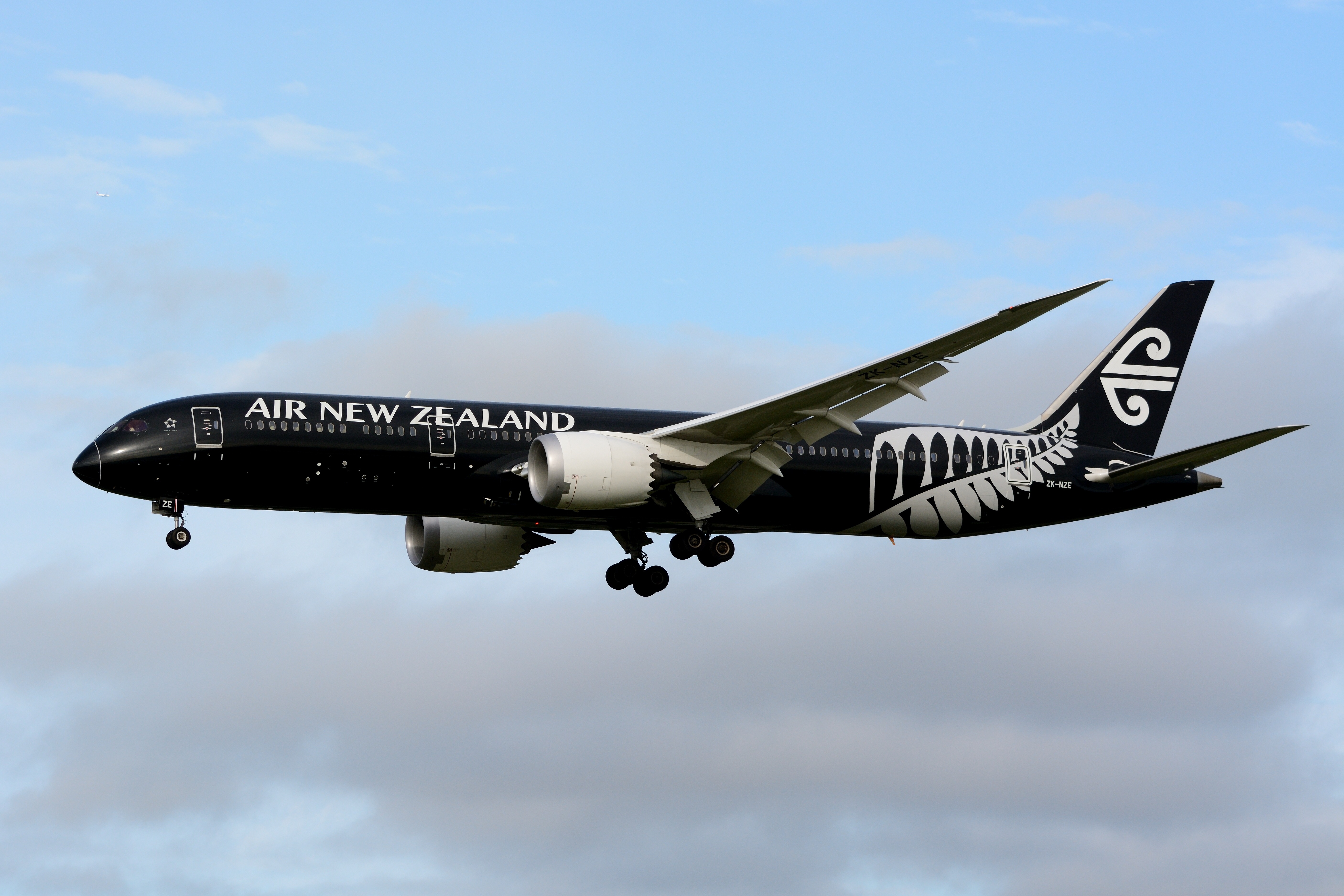 Sebuah Boeing 787-9 Dreamliner milik Air New Zealand, syarikat penerbangan kebangsaan New Zealand.