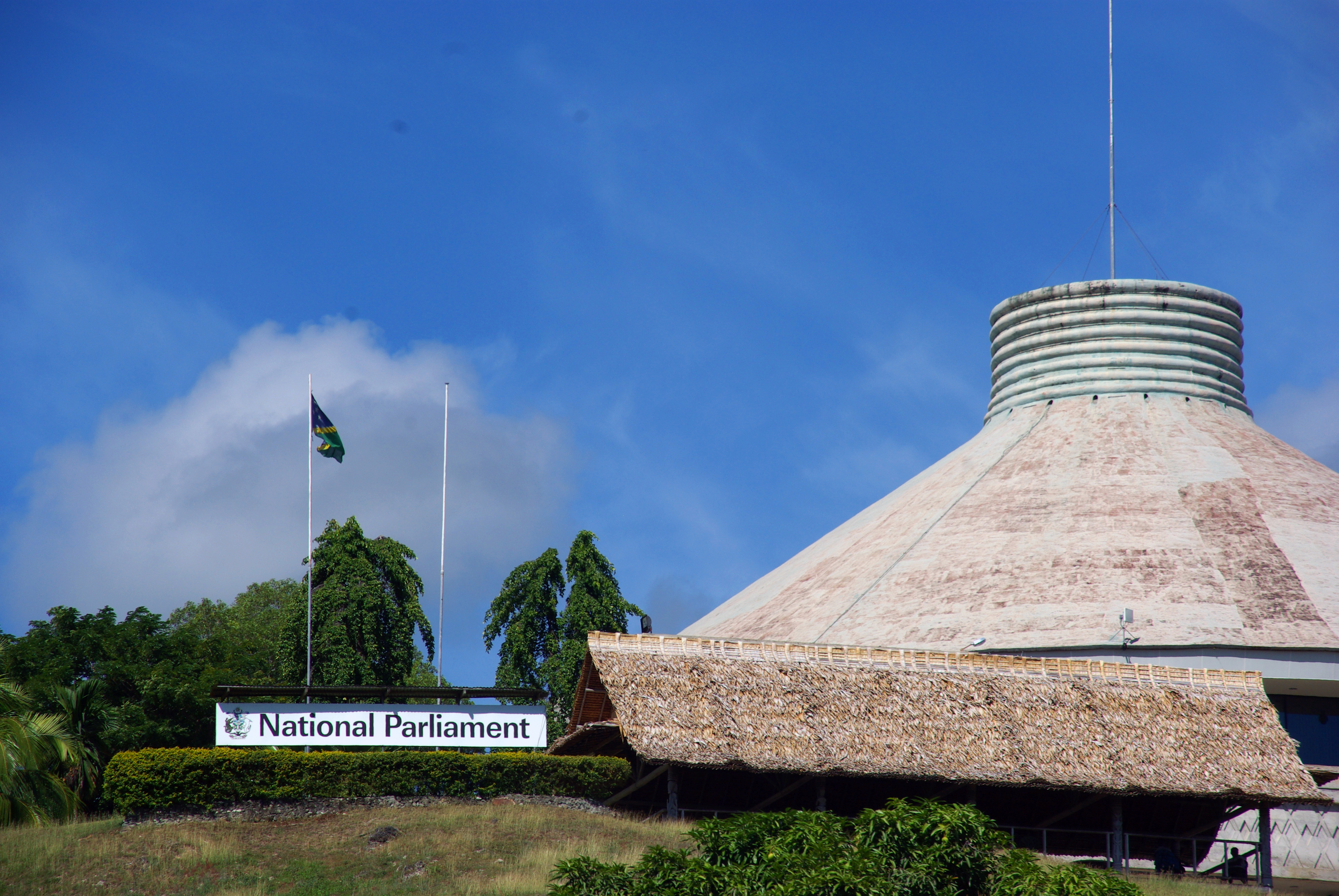 Bangunan Parlimen Nasional Kepulauan Solomon adalah hadiah daripada Amerika Syarikat.