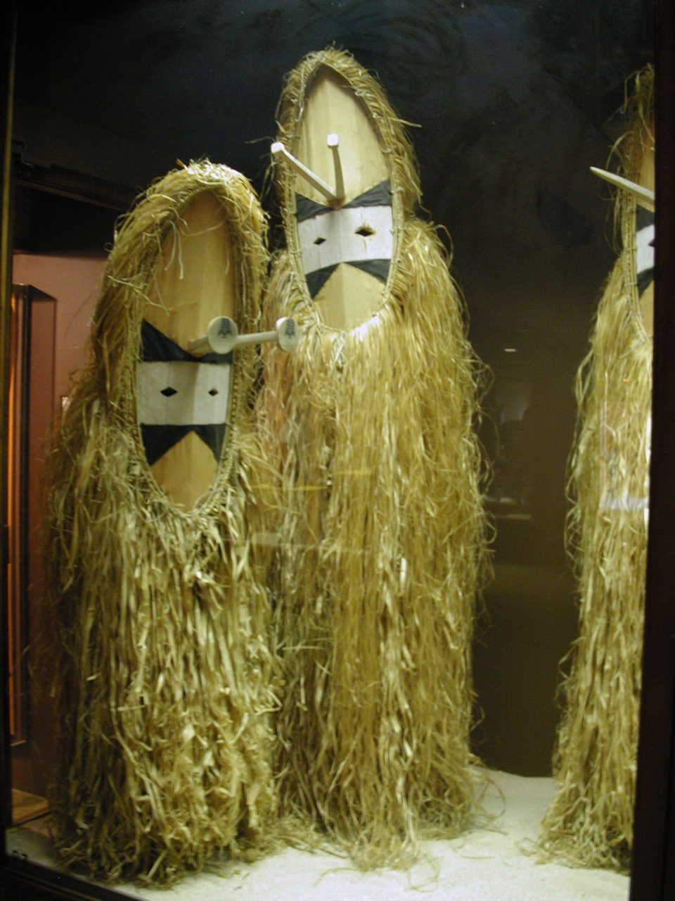 Kostum tarian tradisional