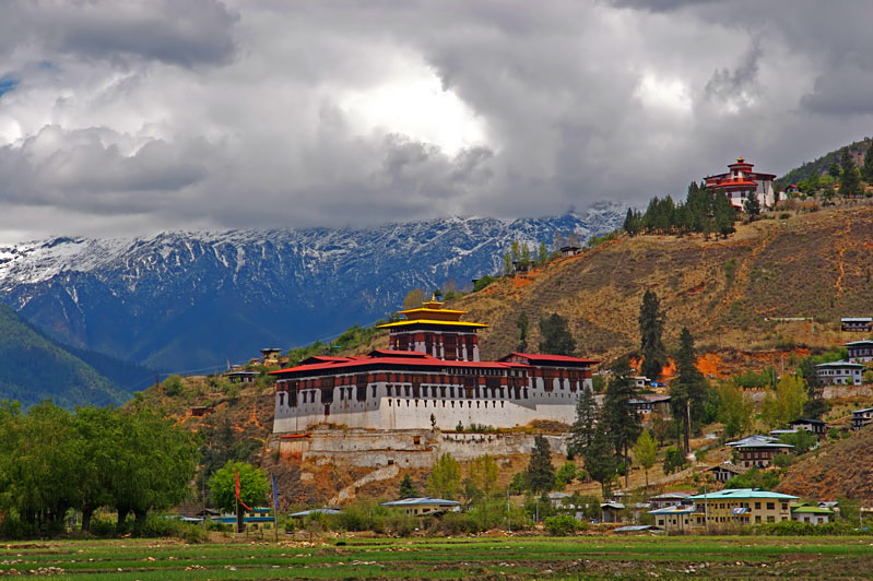 Dzong di lembah Paro, dibangun pada tahun 1646