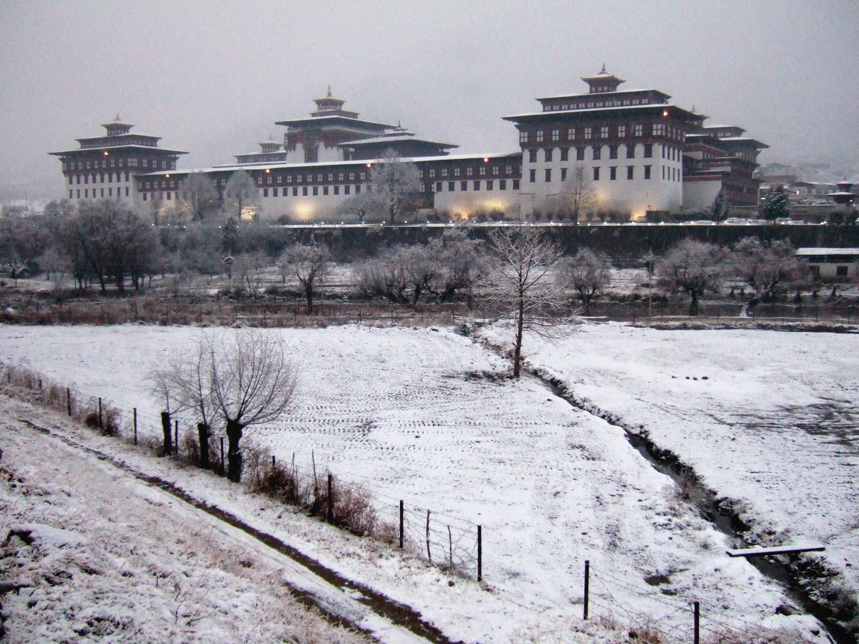 Salju turun di Bhutan