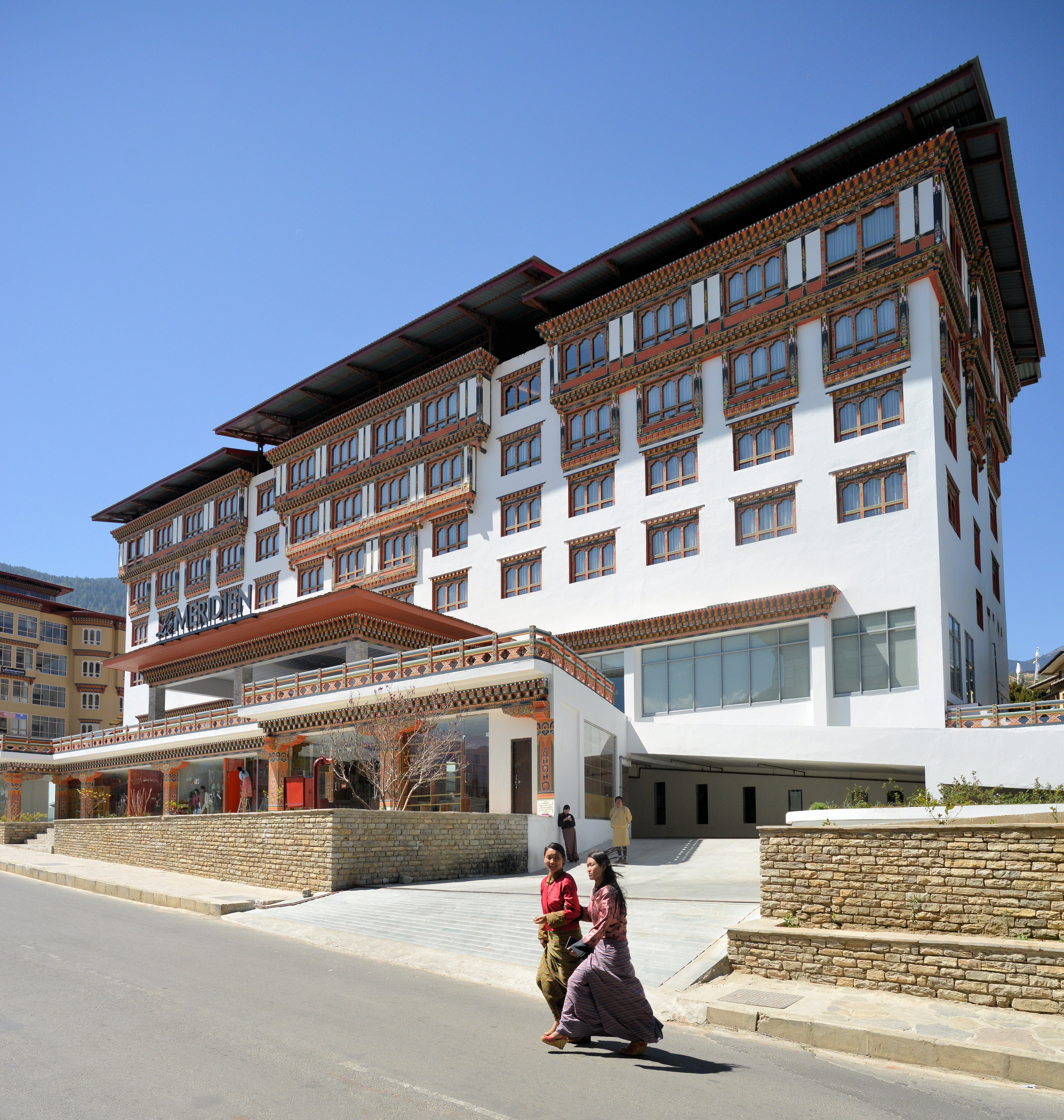 Hotel Le Méridien Thimphu adalah bagian dari industri pariwisata Bhutan yang sedang berkembang pesat.