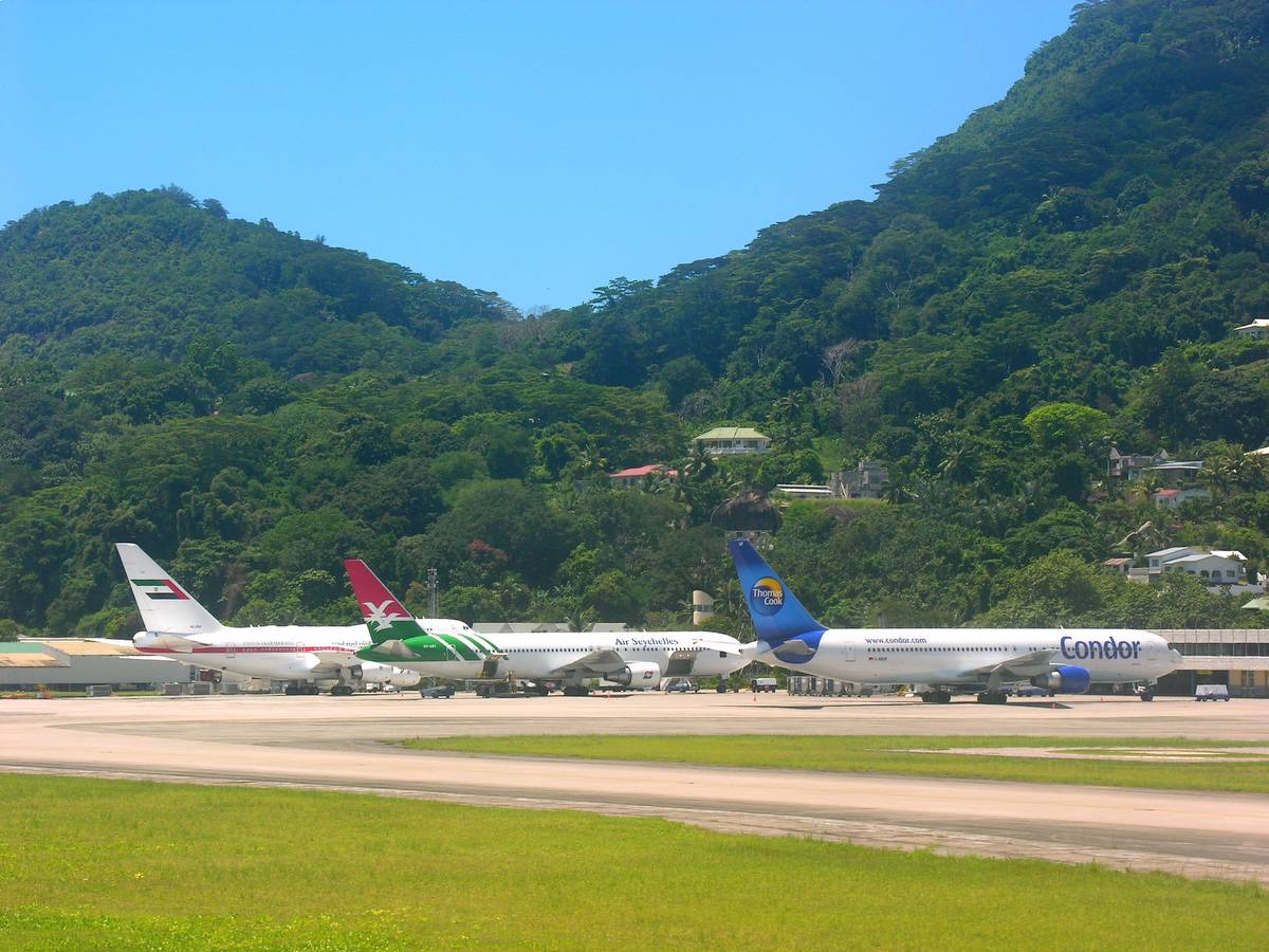 セーシェル国際空港の航空機