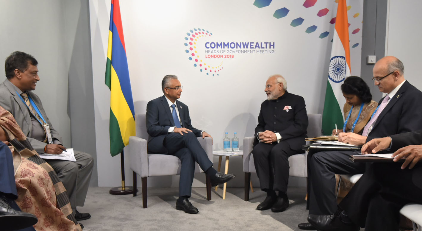プラビンド・ジュグノート首相とインドのナレンドラ・モディ首相、2018年4月19日