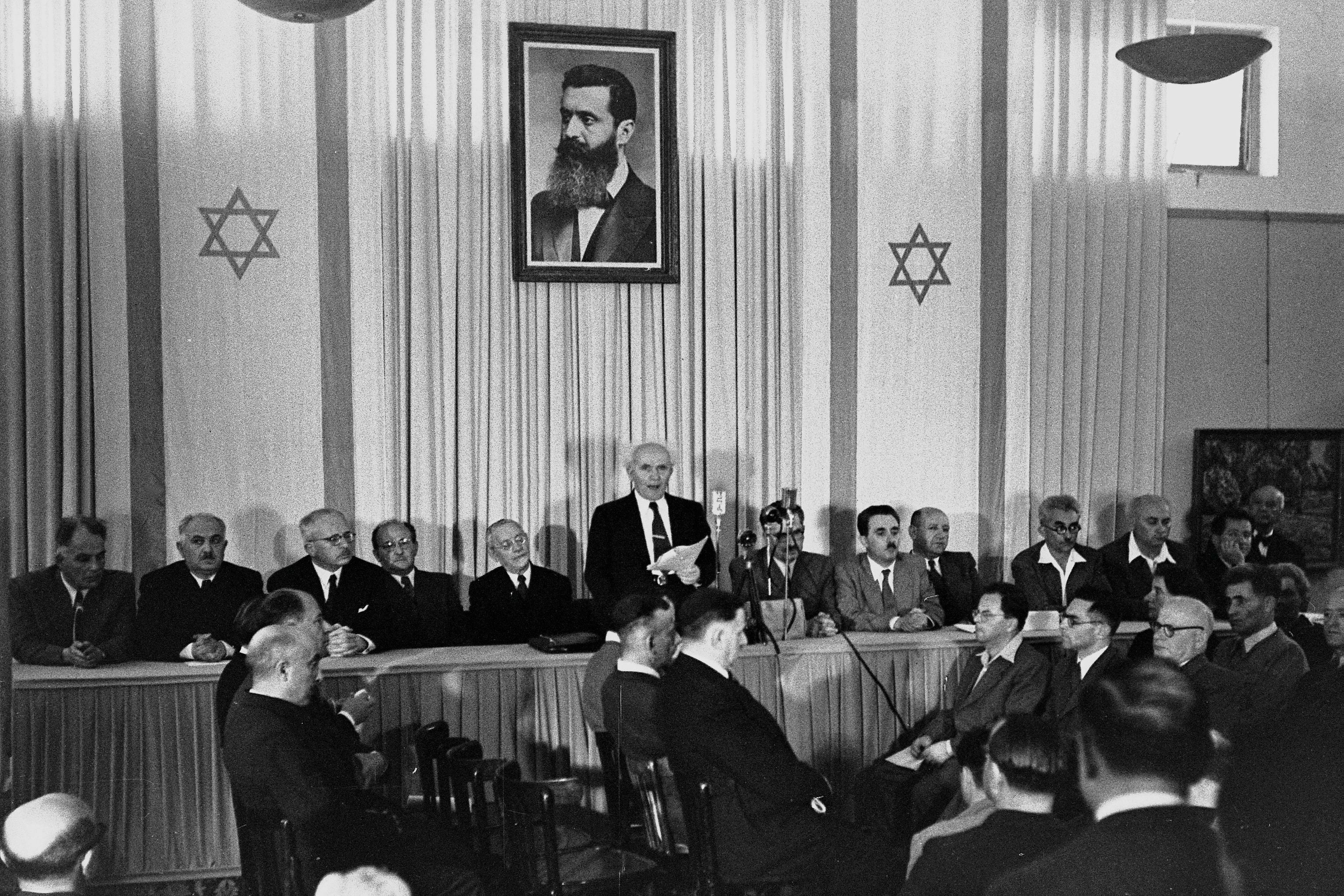 David Ben-Gurion mendeklarasikan pendirian Israel pada 14 Mei 1948.