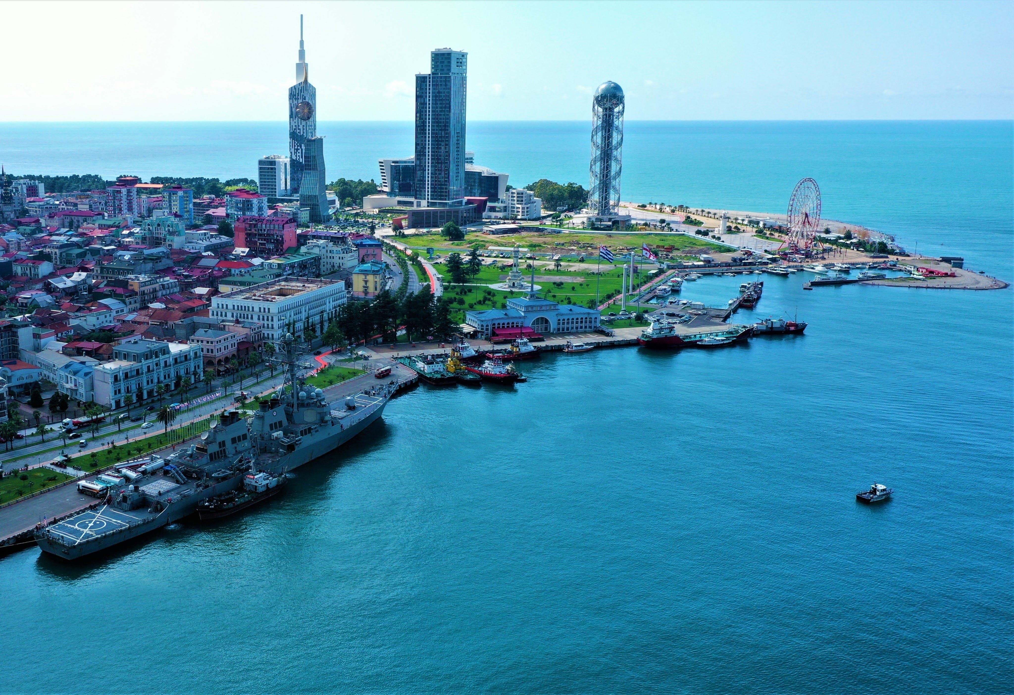Pelabuhan Batumi pada Juni 2020