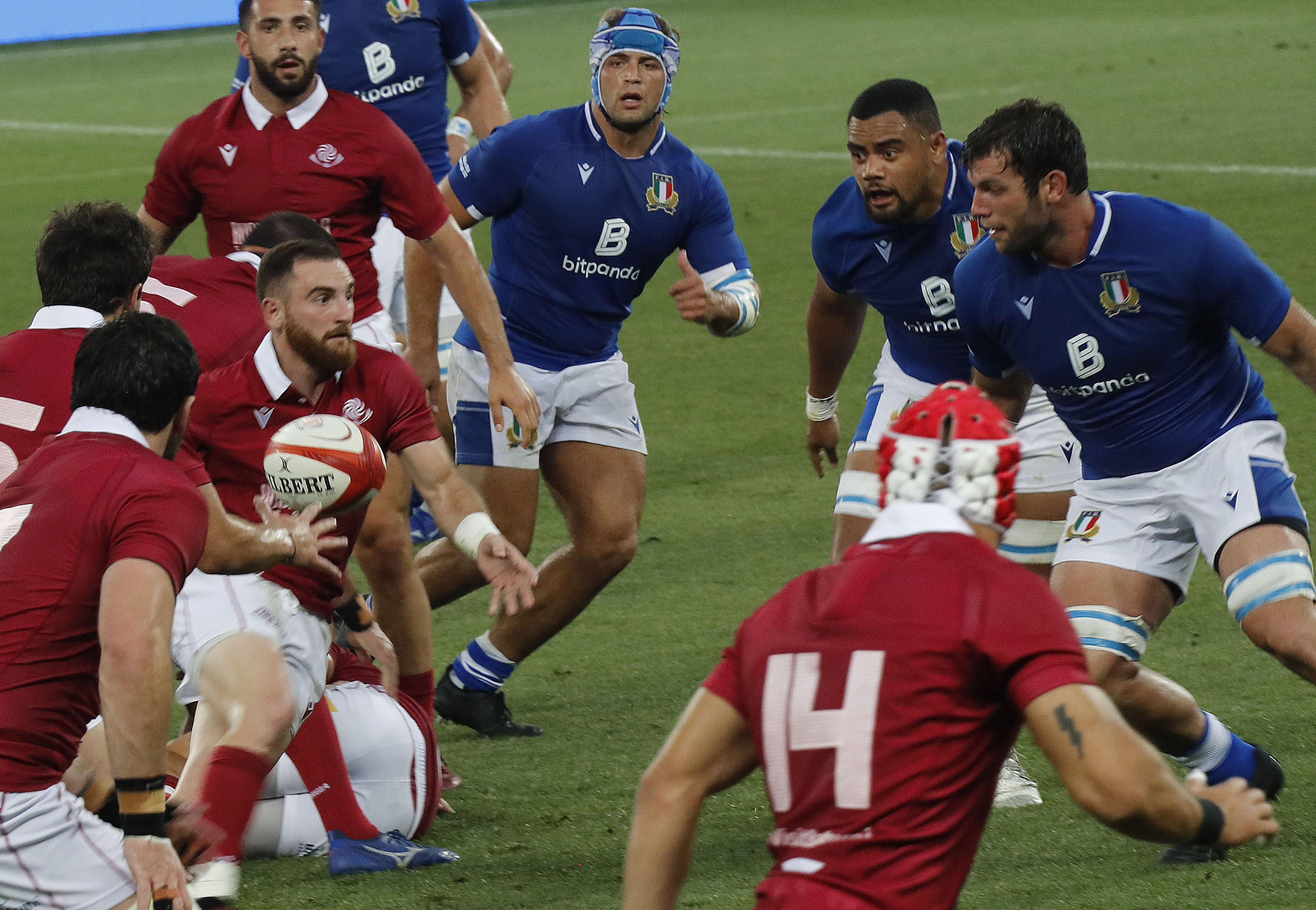Georgia bermain melawan Italia dalam pertandingan rugbi di Arena Adjarabet di Batumi