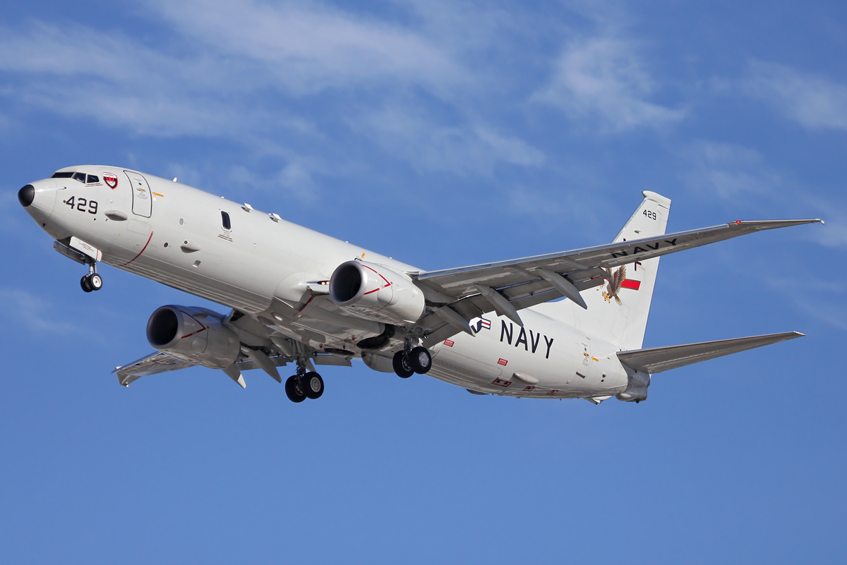 미국 해군 P-8 포세이돈 퍼스 공항 이륙 장면