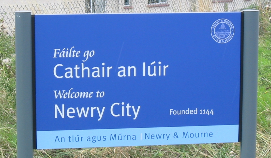 Bilingual sign (Irish and English) in Newry, Northern Ireland