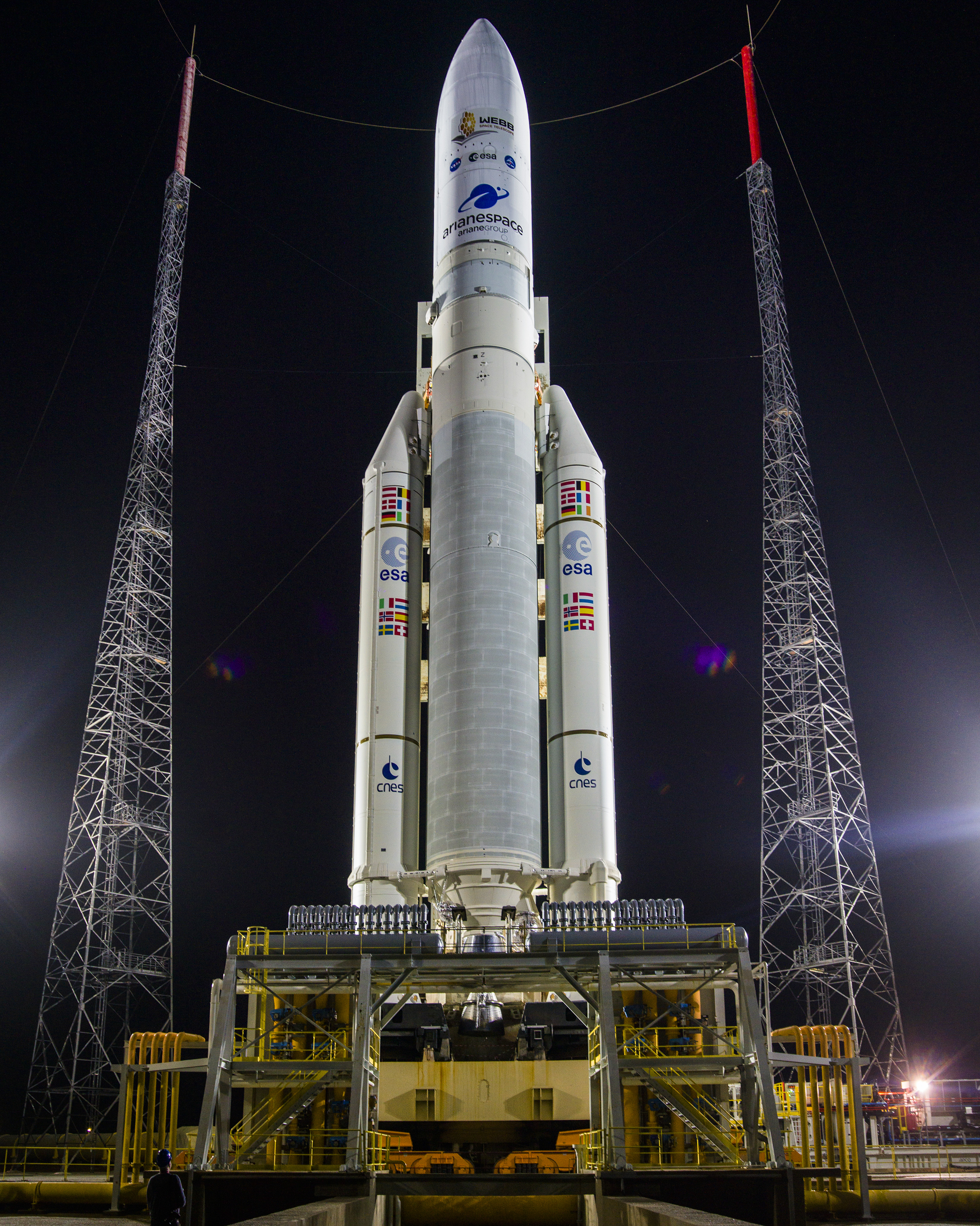 Prancis adalah kontributor keuangan nasional terbesar untuk Badan Antariksa Eropa pada tahun 2020, yang merancang keluarga roket Ariane, diluncurkan dari Guyana Prancis (Ariane 5 digambarkan).