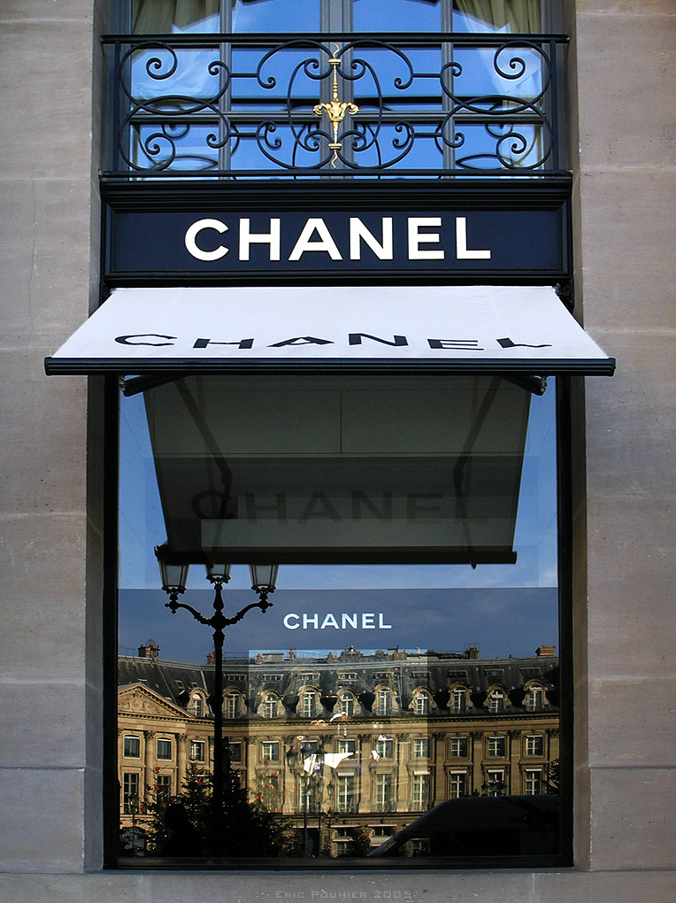Markas besar Chanel di Place Vendôme, Paris.