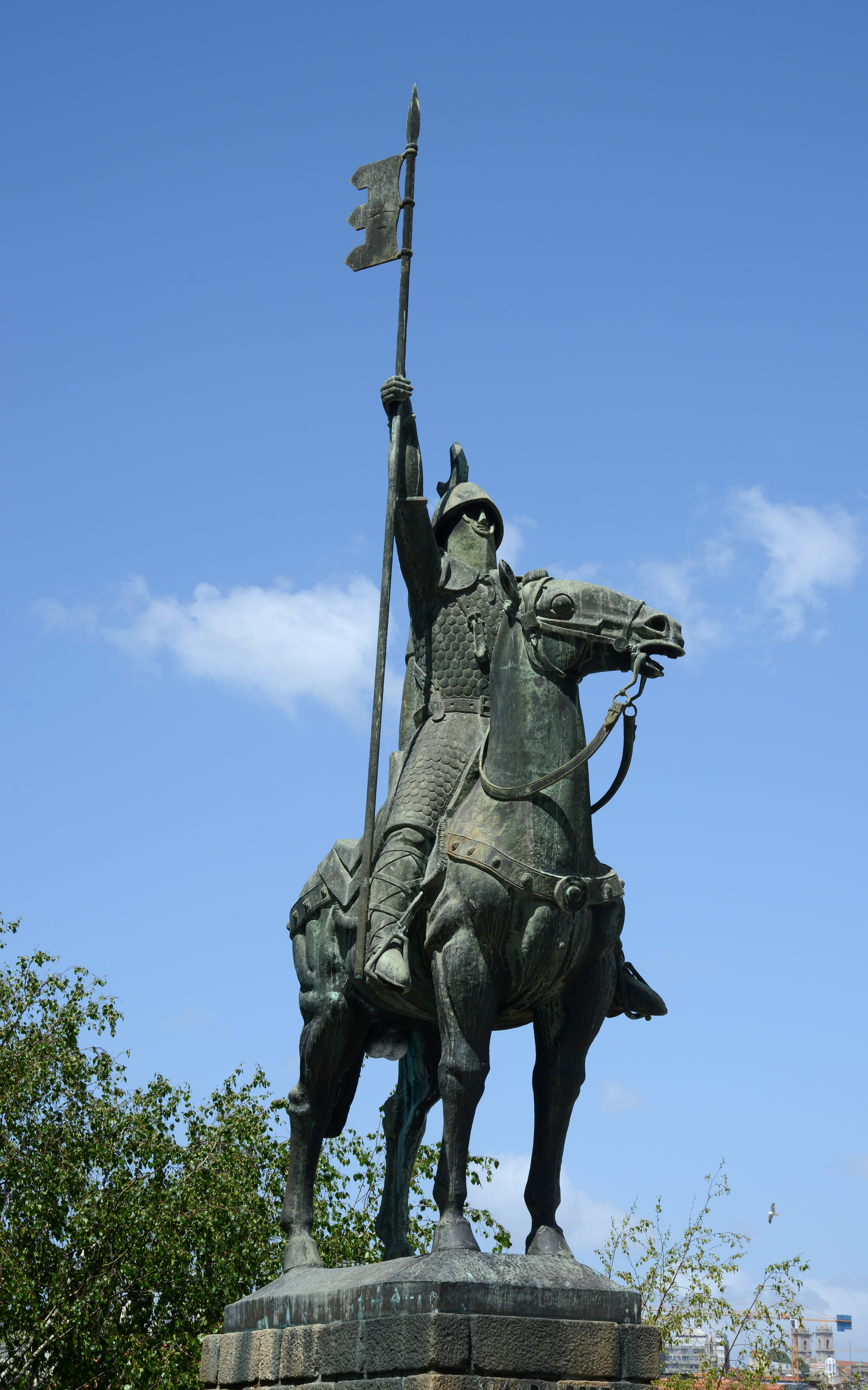 A statue of Count Vímara Peres, the first Count of Portugal, who played a key role in the early Reconquista in the north.