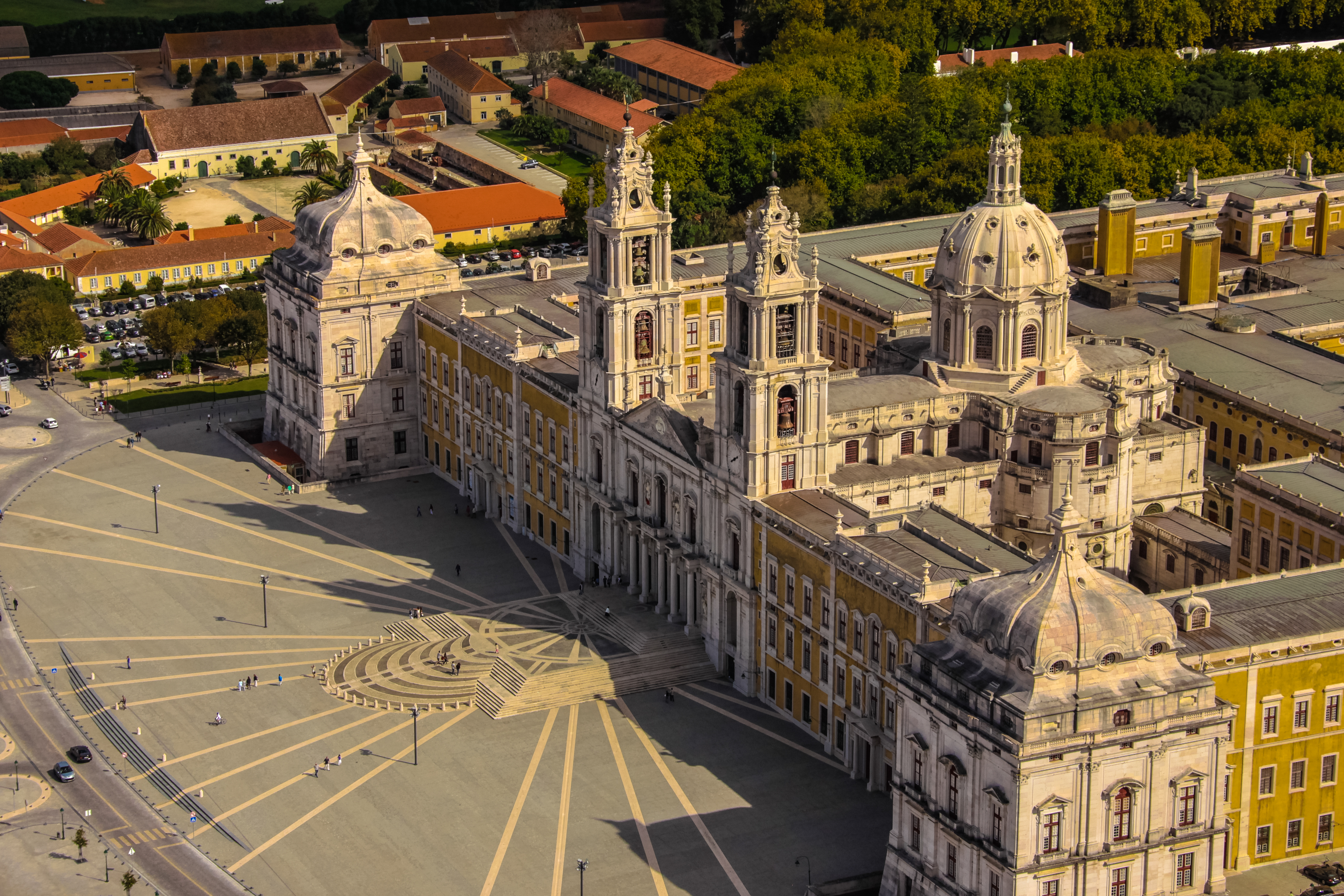 Istana Mafra dibangun oleh John V, sekarang menjadi Situs Warisan Dunia UNESCO