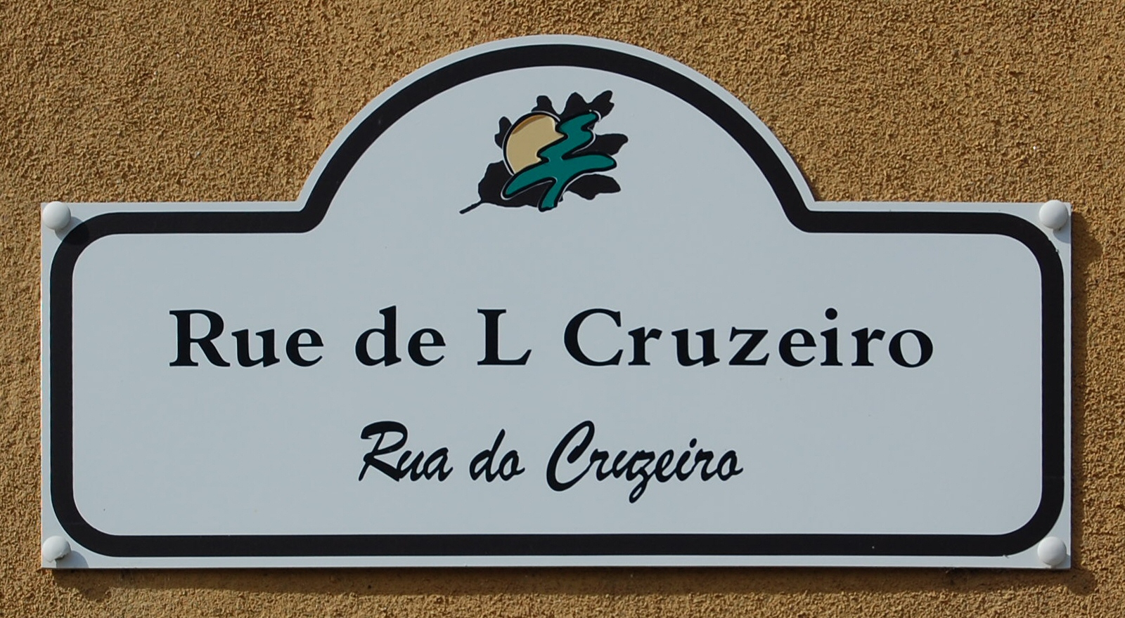 A bilingual sign in Portuguese and Mirandese in Miranda do Douro, Trás-os-Montes, where Mirandese is co-official.