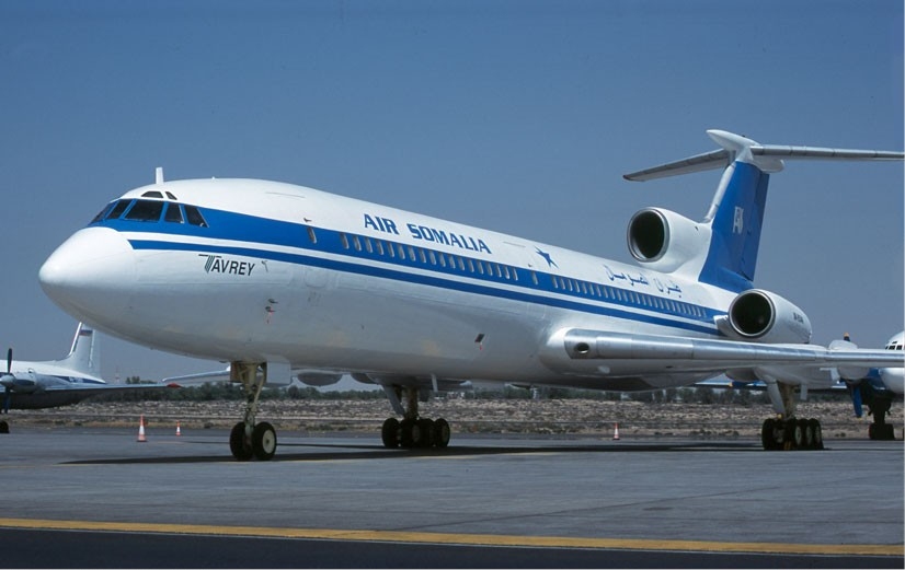 Máy bay Tupolev Tu-154 của Air Somalia tại Sharjah, Các Tiểu vương quốc Ả Rập Thống nhất. Somalia ngày nay có một số hãng hàng không tư nhân.