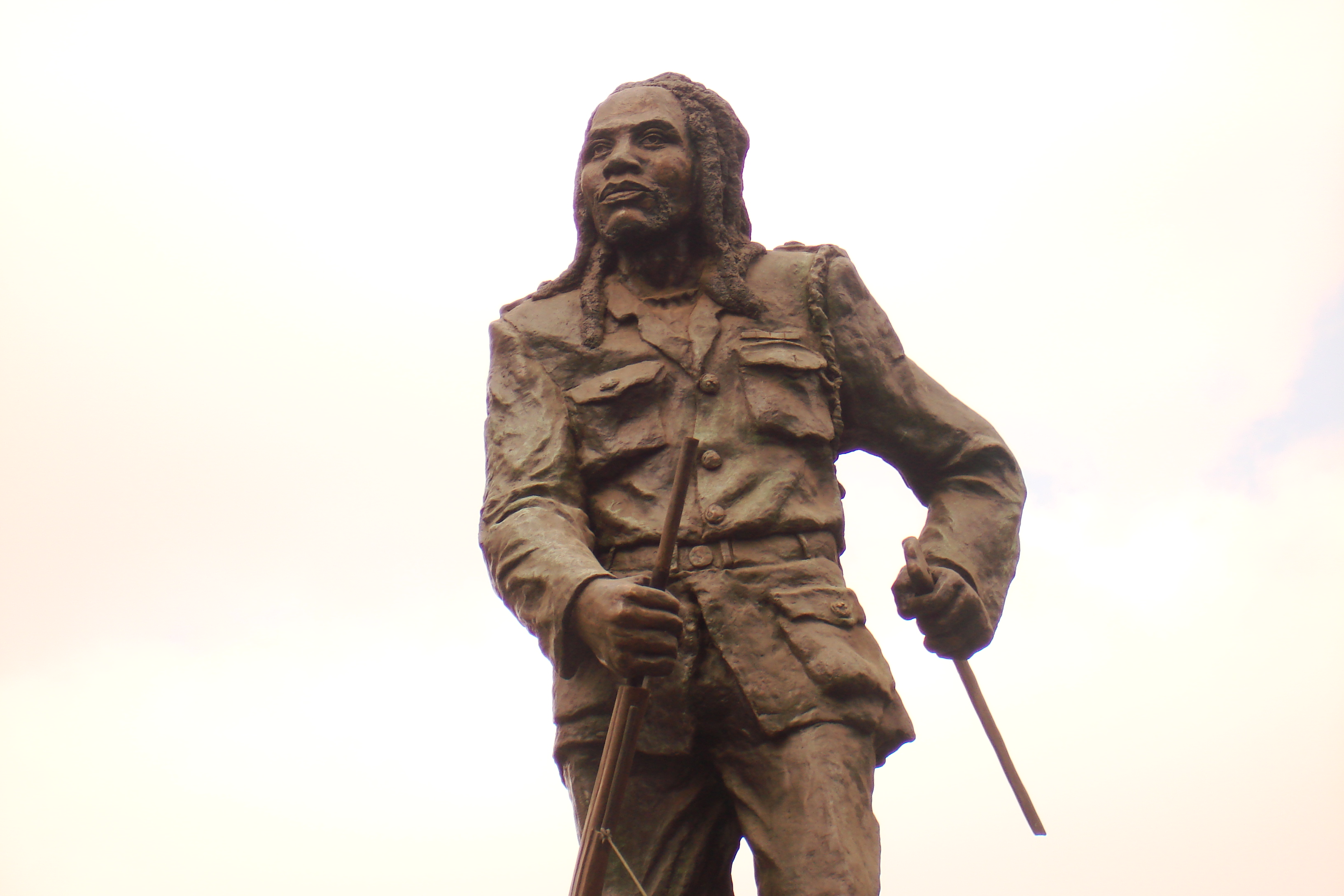 Patung Dedan Kimathi, seorang pemimpin Kenya bersama Mau Mau yang berjuang melawan sistem kolonial Inggris pada tahun 1950-an.