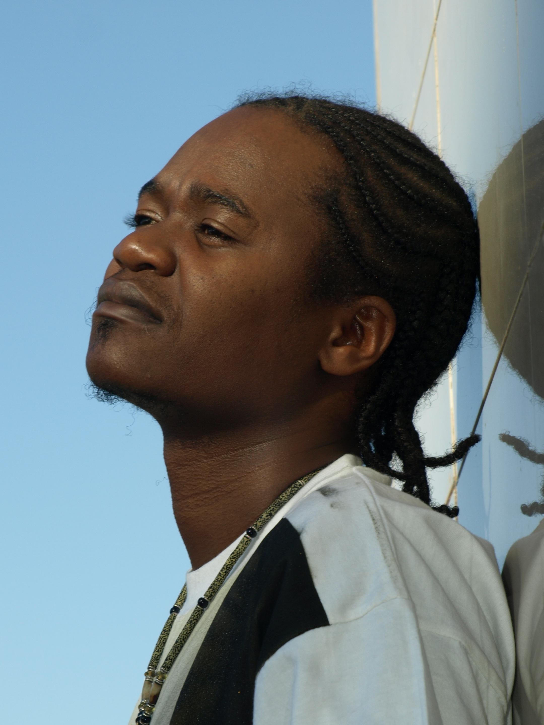 Musisi Kenya populer Jua Cali.