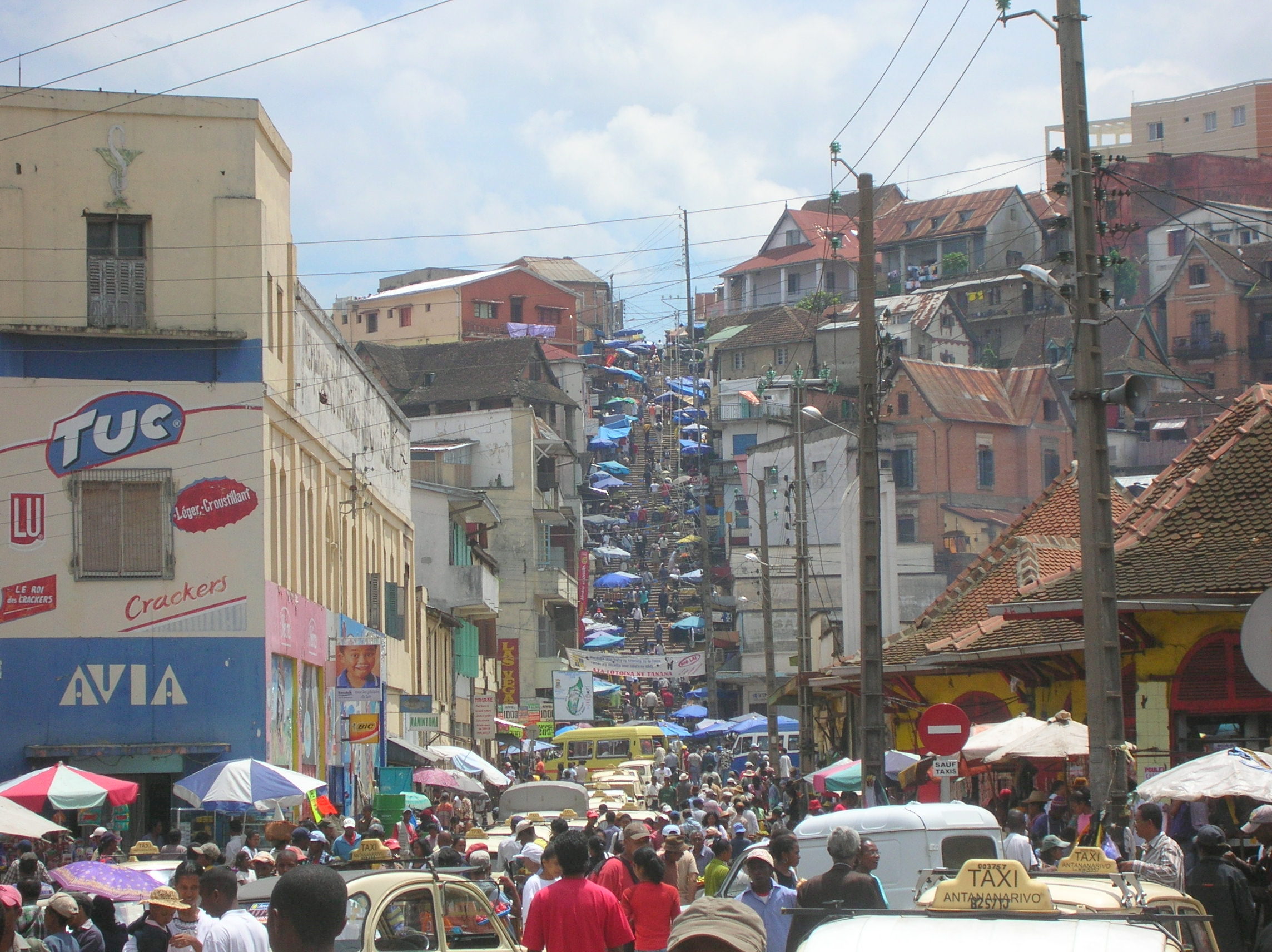 Antananarivo adalah ibu kota politik dan ekonomi Madagaskar.