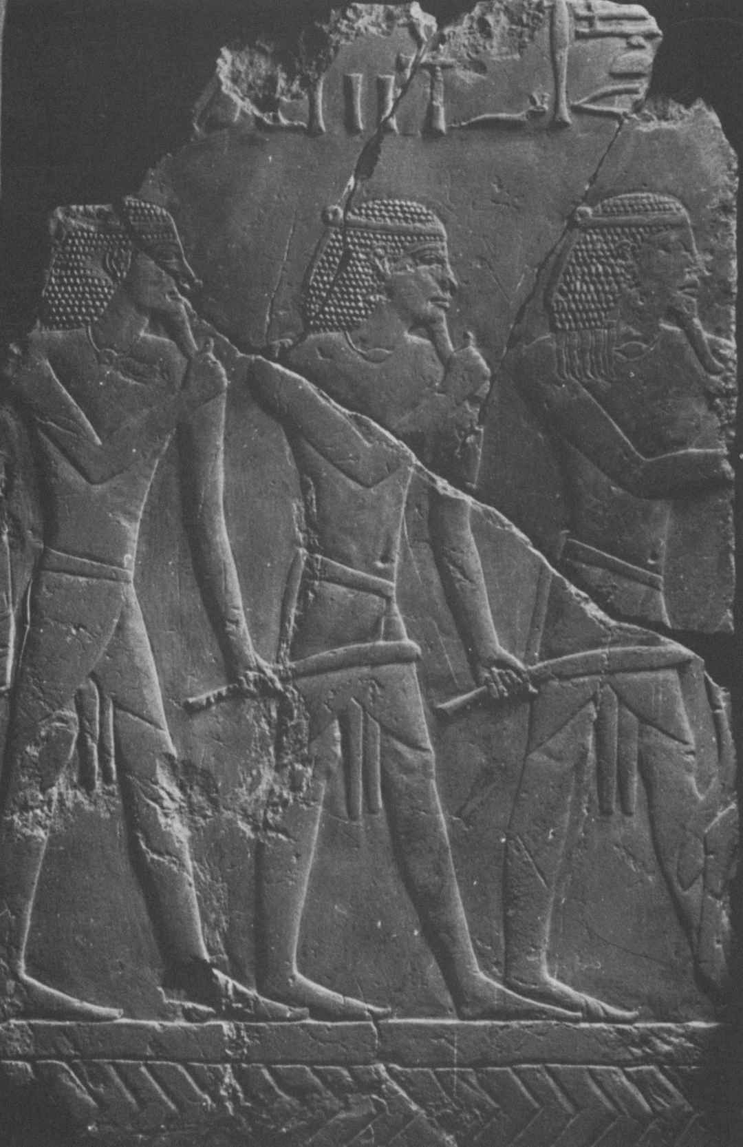Bức phù điêu Hatshepsut Punt mô tả ba người đàn ông trong trang phục Puntite mang quà tặng