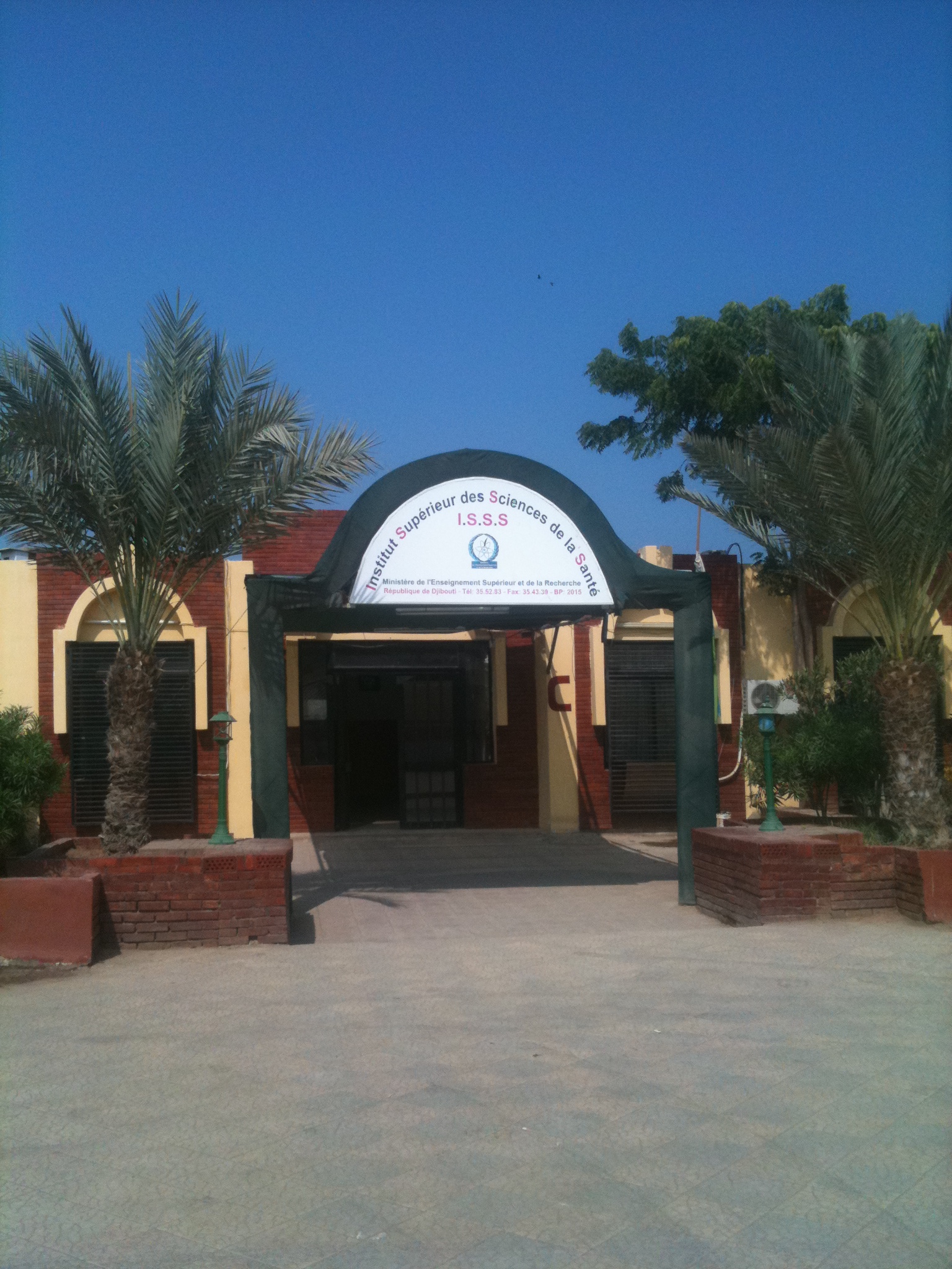 Lối vào Khoa Y ISSS tại Thành phố Djibouti