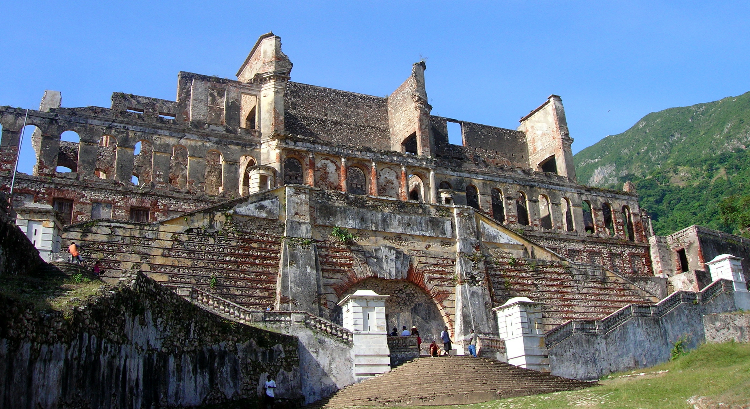 Istana Sans-Souci, bagian dari Taman Sejarah Nasional, Situs Warisan Dunia UNESCO.