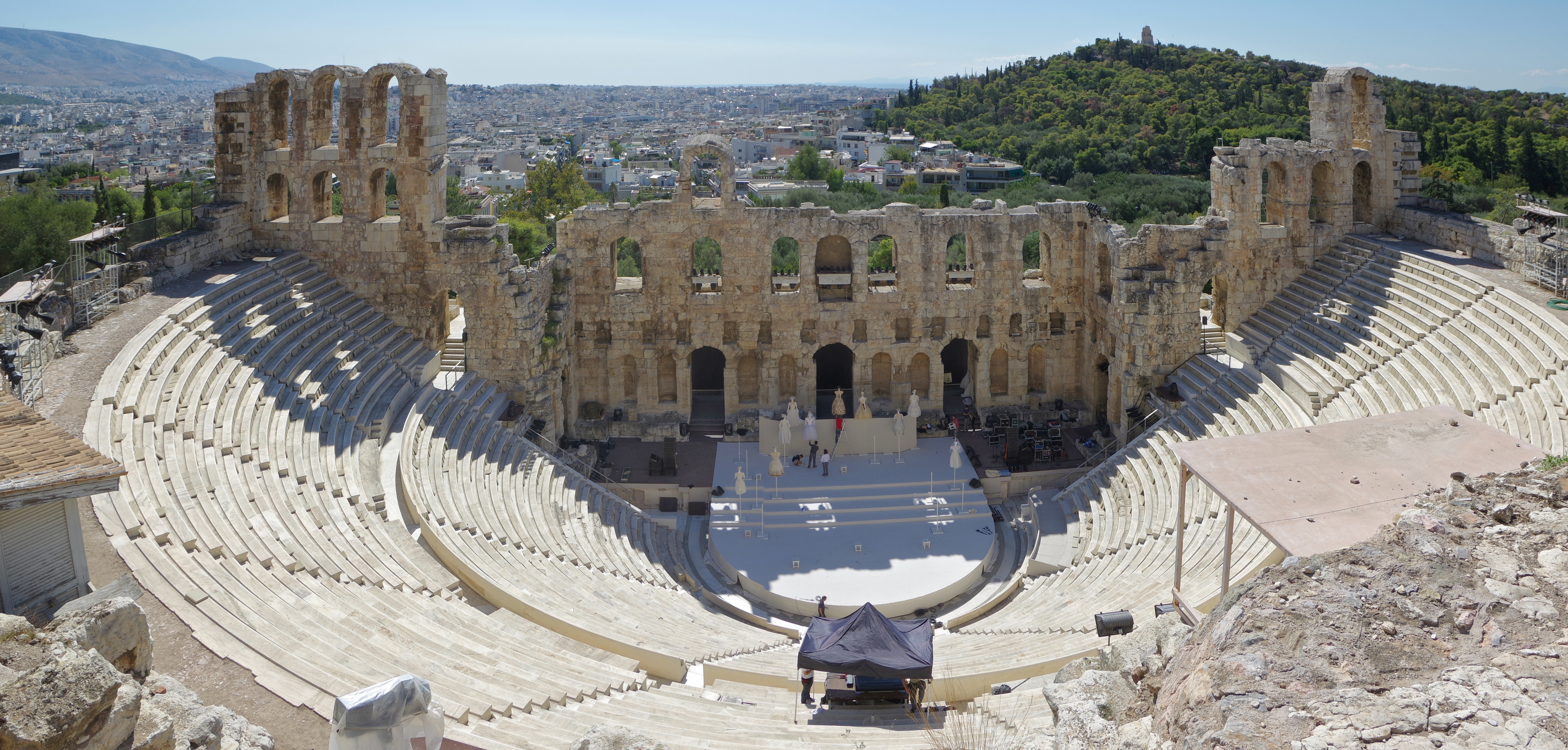 Odeon Herodes Atticus di Athena, dibangun pada tahun 161 M