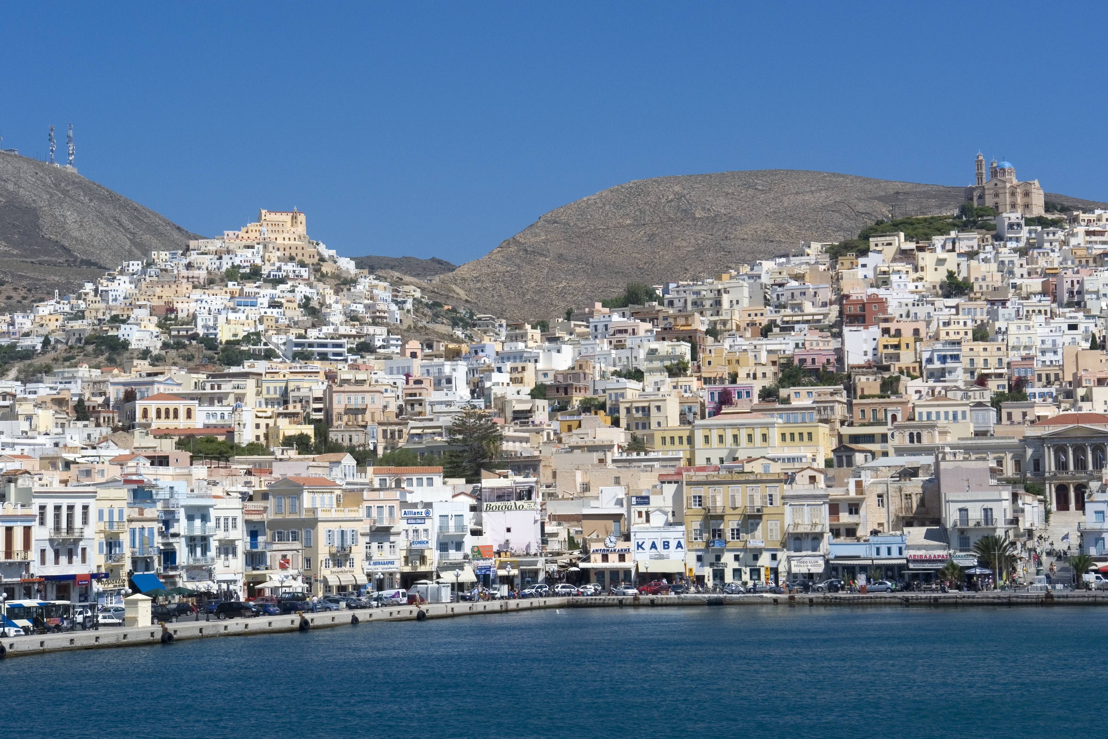 Pelabuhan Ermoupolis, di pulau Syros, ibu kota pertama Yunani merdeka.