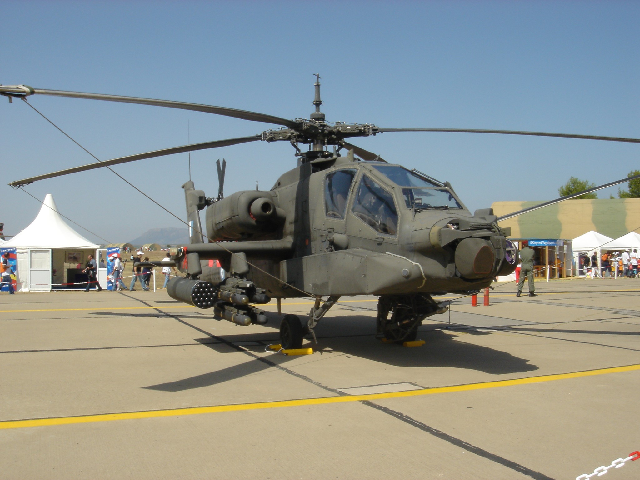Sebuah helikopter AH-64 Apache dari Angkatan Udara Yunani.