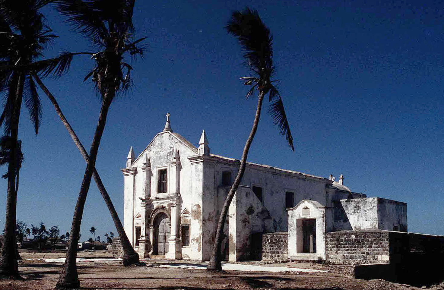 Chi tiết Đảo Mozambique, từng là thủ đô ở Bắc Mozambique và có vị trí nổi bật trong lịch sử đất nước.