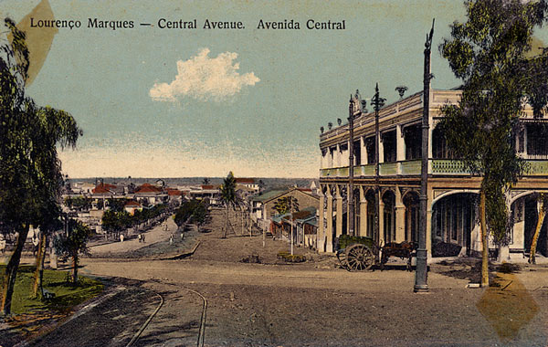 Quang cảnh Đại lộ Trung tâm ở Lourenço Marques, nay là Maputo, khoảng năm 1905.