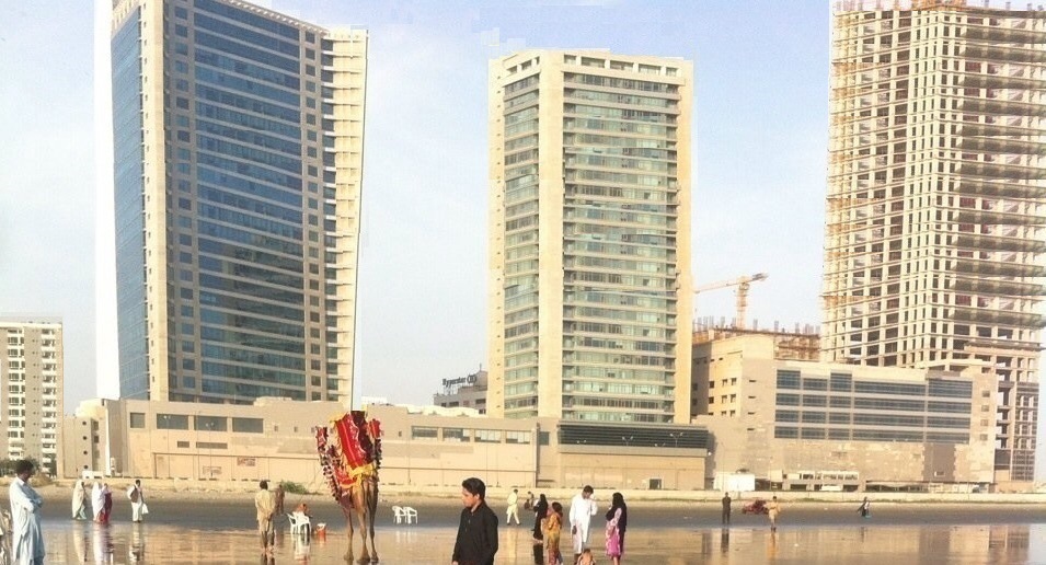 Karachi là thành phố lớn nhất Pakistan và là một trong những siêu đô thị hàng đầu thế giới với dân số đô thị hơn 10 triệu người.