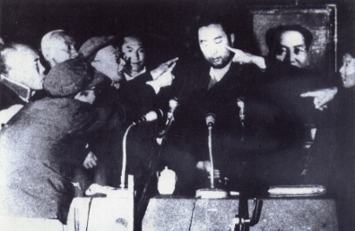 1964년 투쟁 집회에서 비판받는 판첸 라마