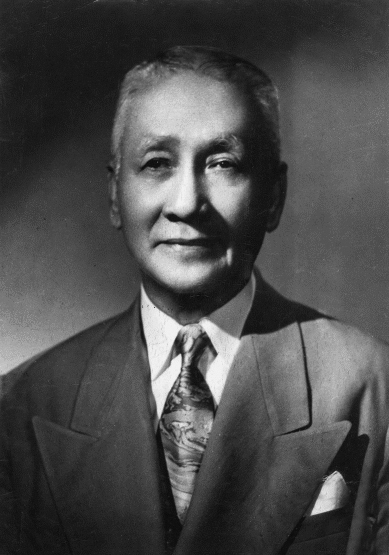 Black and white photographic portrait of Sergio Osmeña