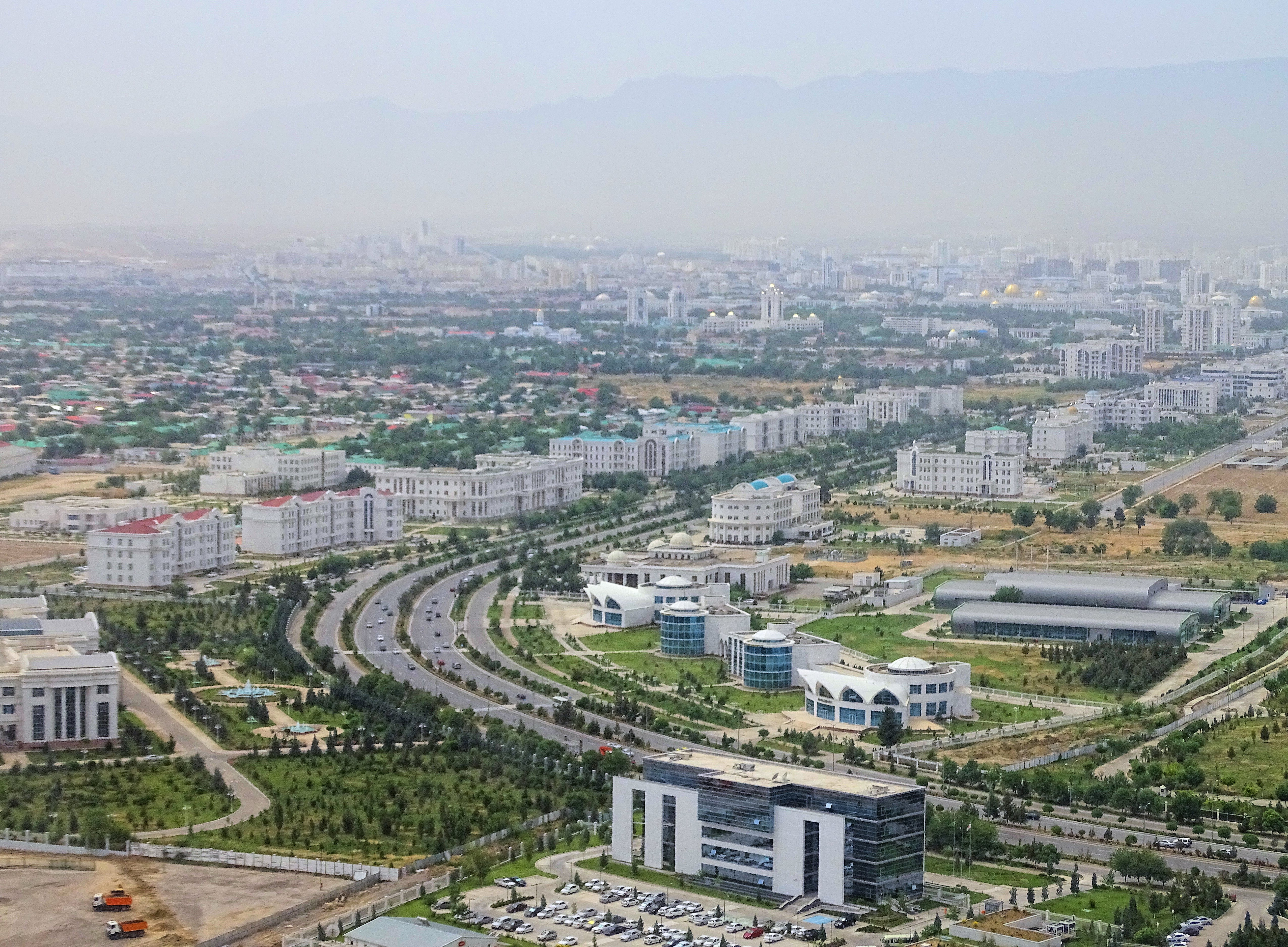 Đại lộ Neutrality ở Ashgabat, thủ đô của Turkmenistan.