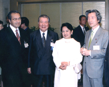 Arroyo meeting with Malaysian Prime Minister Mahathir Mohamad and Japanese Prime Minister Junichiro Koizumi in Tokyo, May 21, 2002.