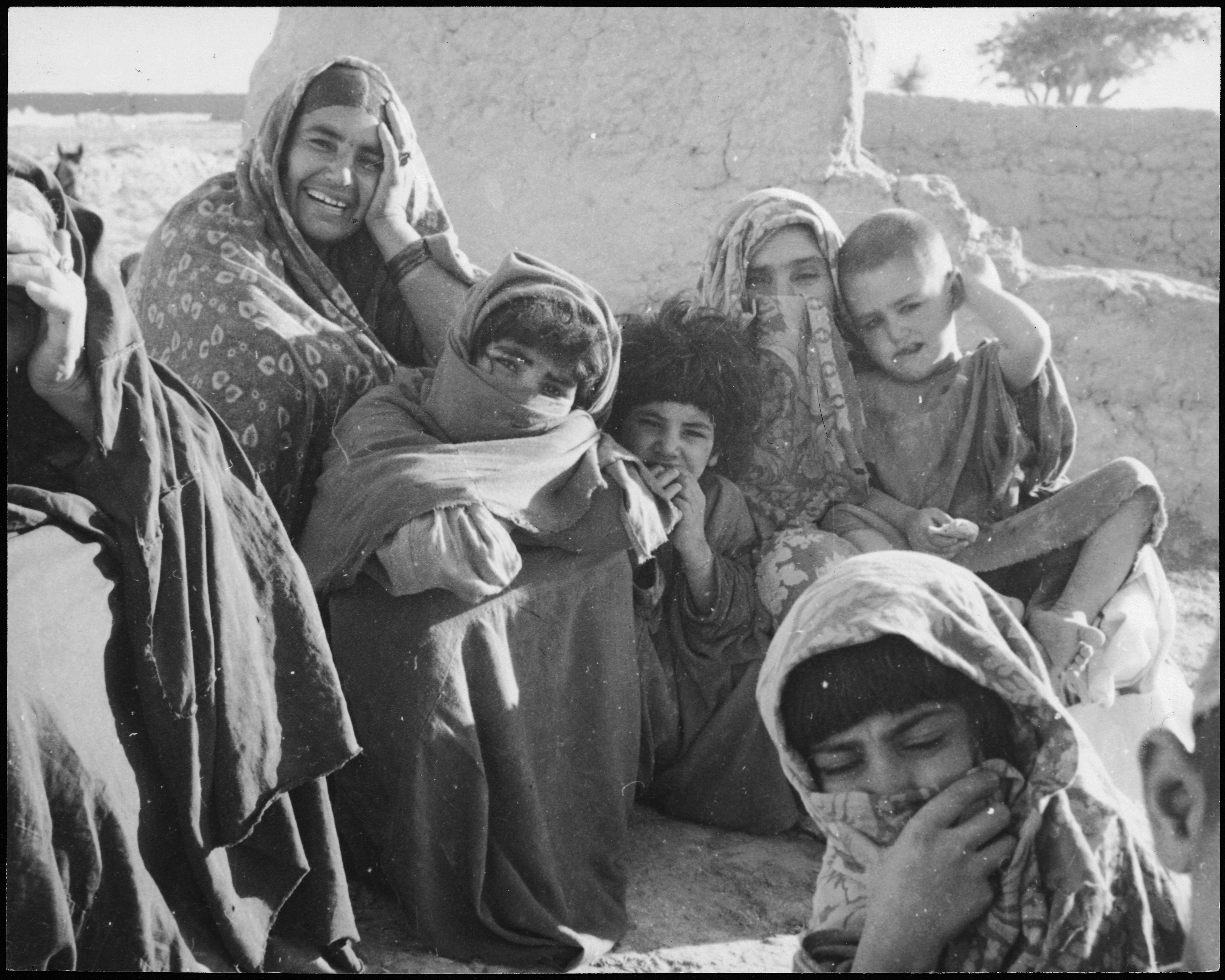 Một gia đình Afghanistan gần Kholm, 1939 - hầu hết người Afghanistan là người bộ lạc.