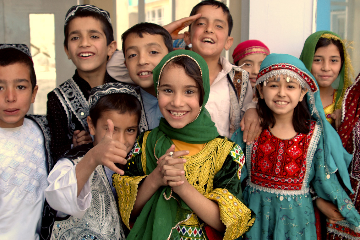 Học sinh Afghanistan tại một trường học ở Kabul, tháng 5 năm 2002.