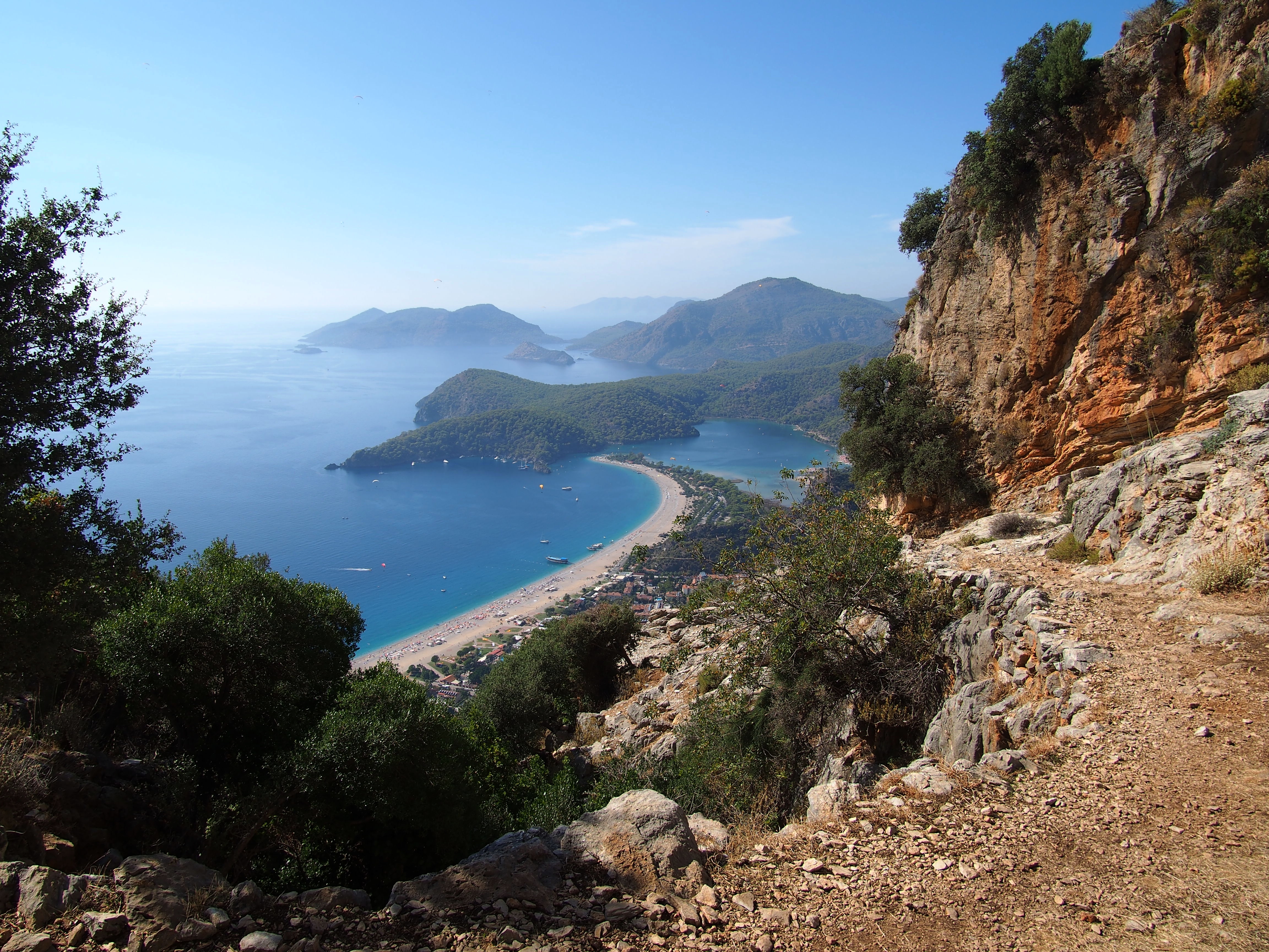 Đường mòn Lycian là một con đường mòn đi bộ dài 756390 m (470 mile) ở Tây Nam Thổ Nhĩ Kỳ.