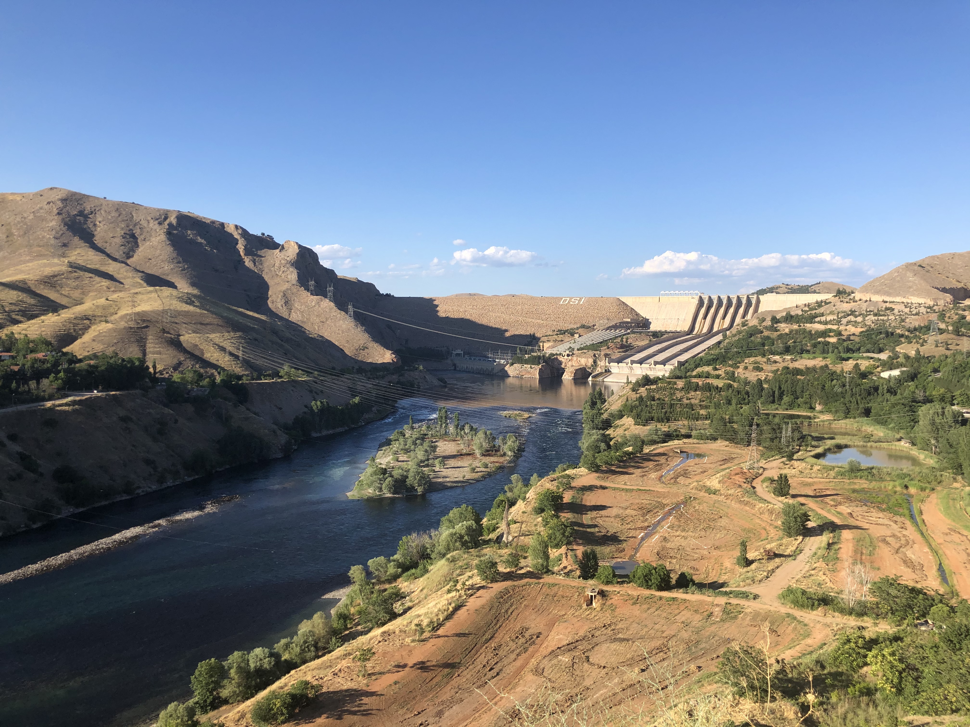 Empangan Keban di Wilayah Elâzığ di Sungai Furat. Pada 2019, Turki menjana 29.2% daripada elektriknya daripada hidroelektrik.