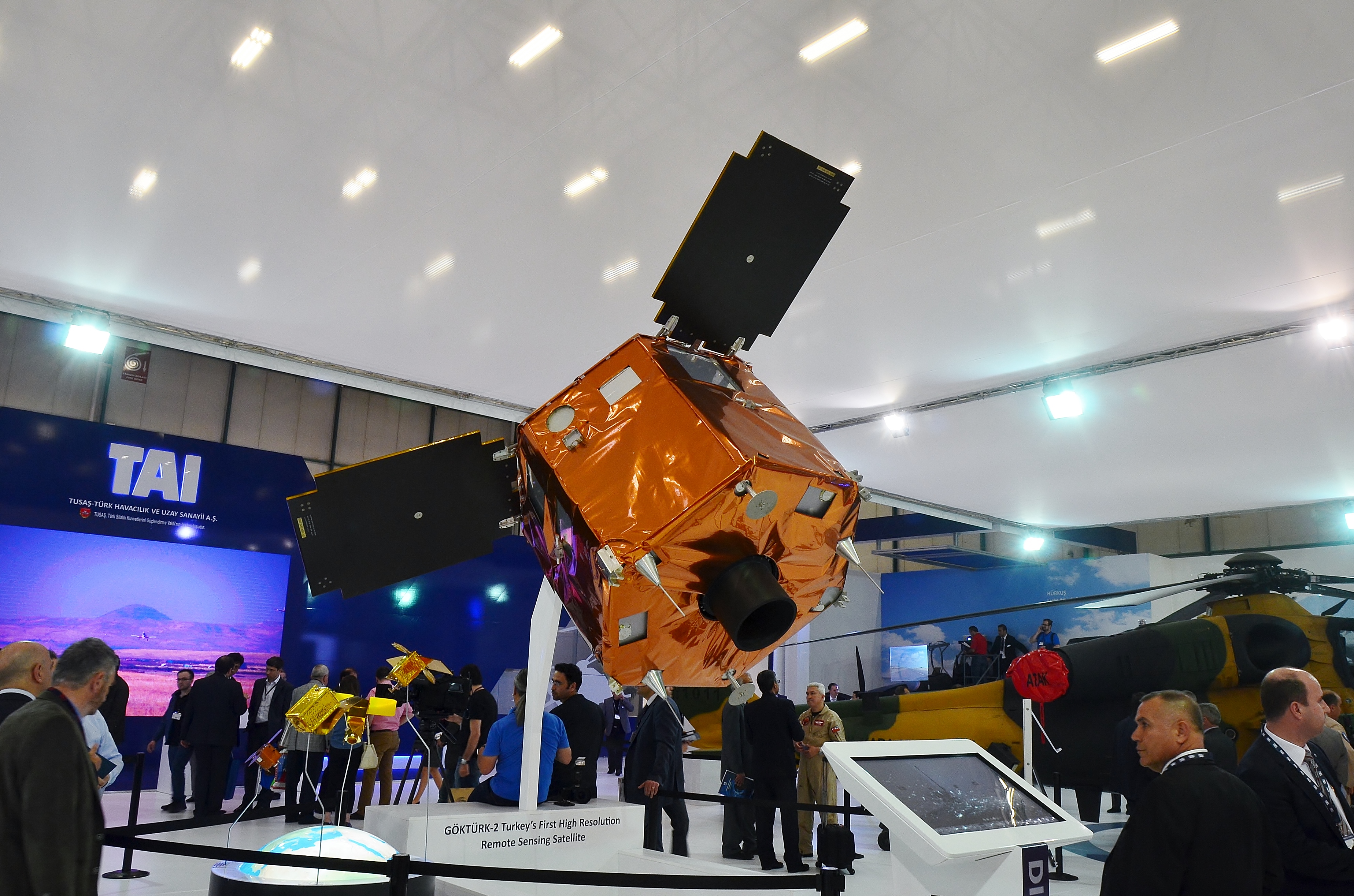 Göktürk-1, Göktürk-2 dan Göktürk-3 ialah satelit pemerhatian Bumi Kementerian Pertahanan Negara Turki, manakala syarikat milik negara Türksat mengendalikan siri satelit Türksat satelit komunikasi.