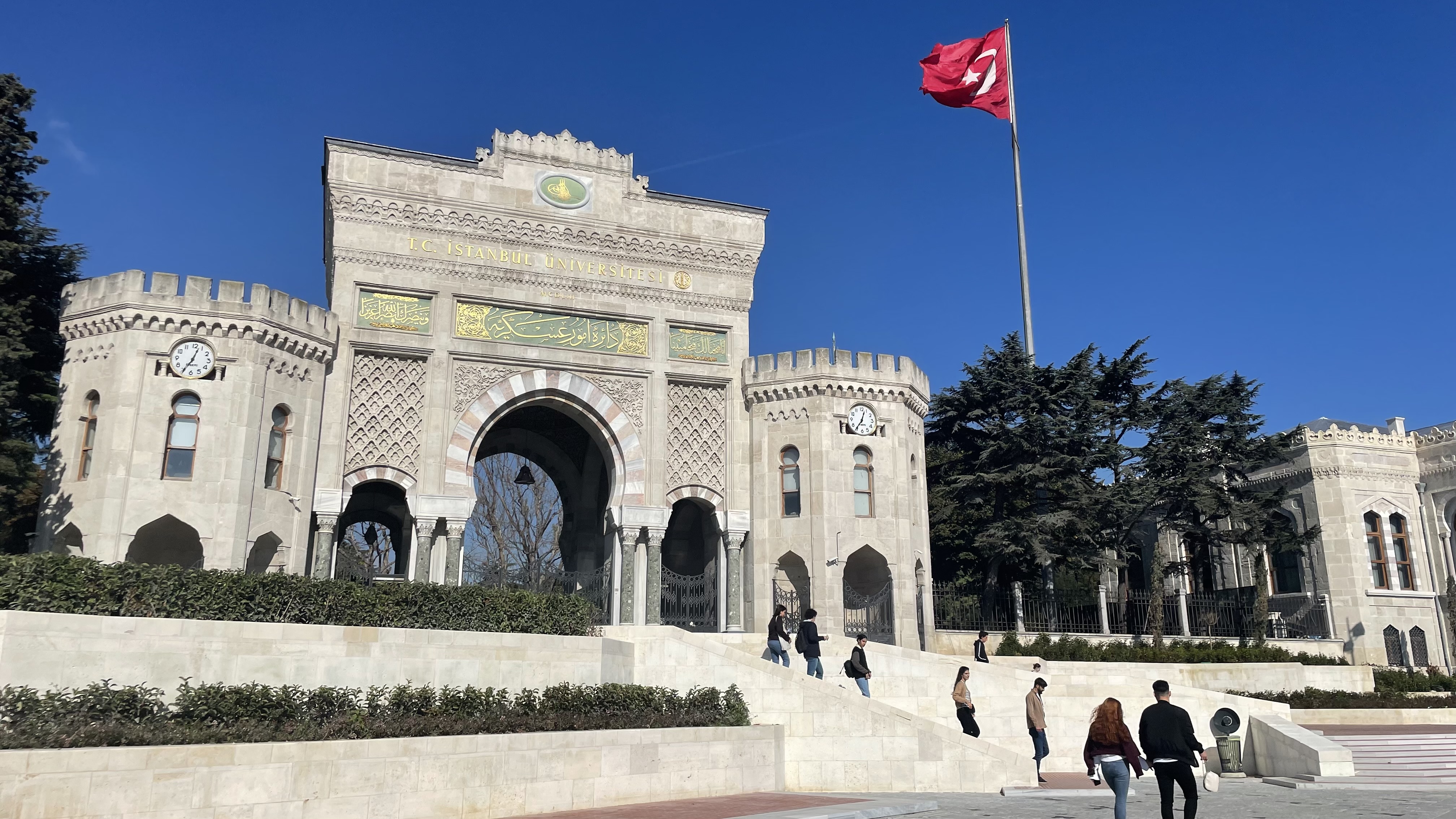 Universiti Istanbul telah distruktur semula pada tahun 1933, selepas ditubuhkan sebagai sekolah teologi pada tahun 1453.