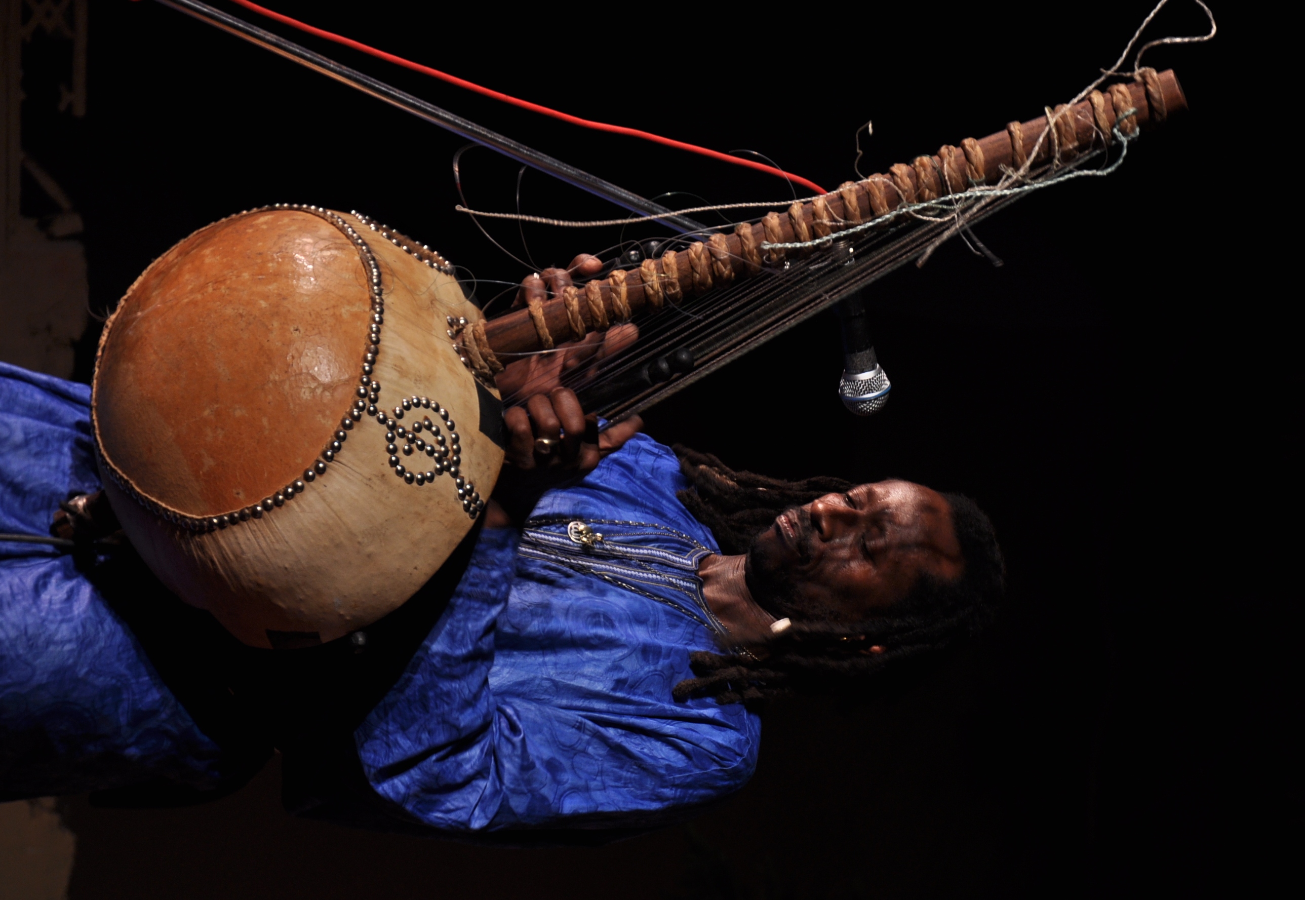 Nghệ sĩ chơi đàn Kora từ Sénégal