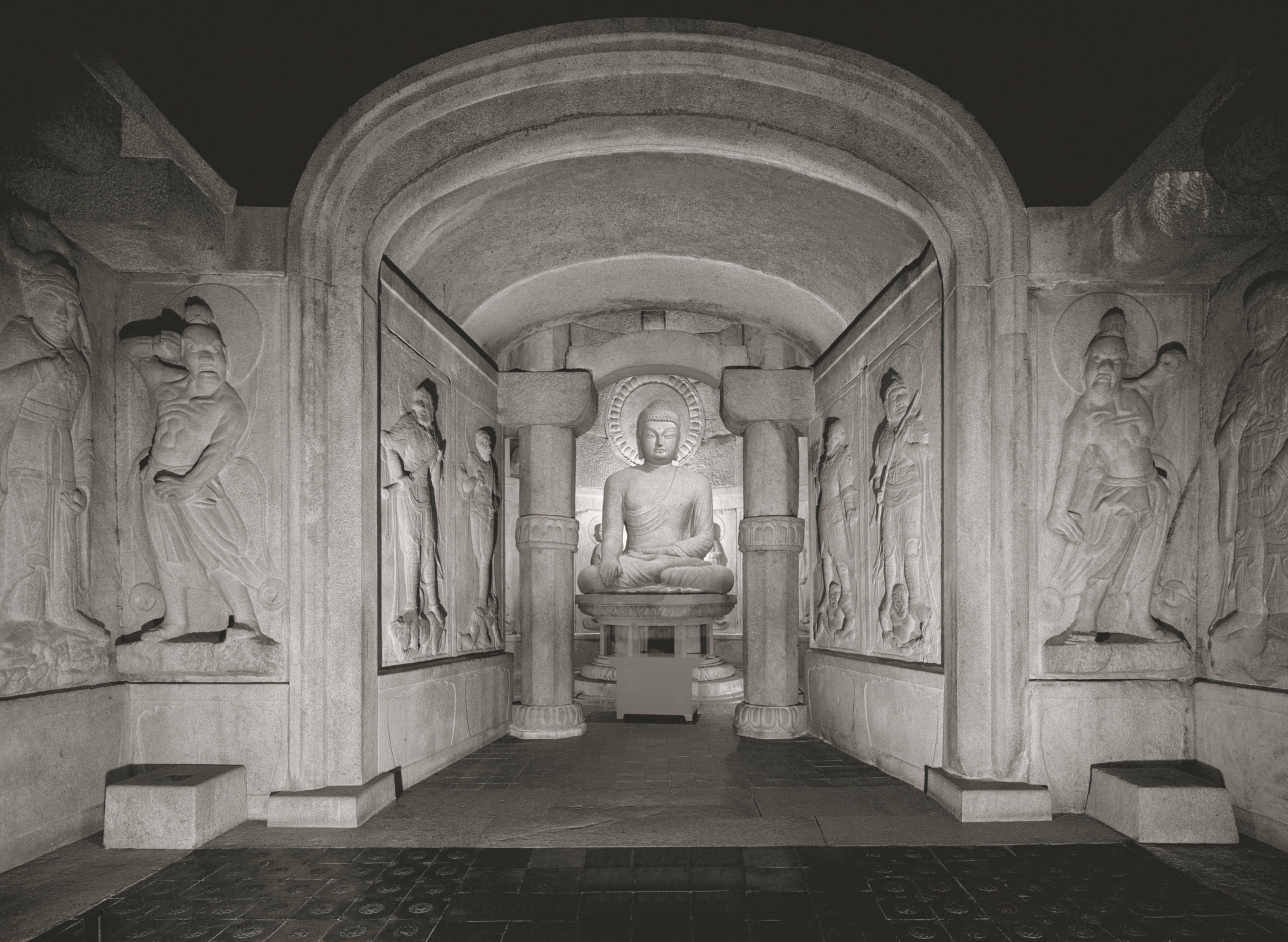Gua Seokguram dari era Silla, sebuah Situs Warisan Dunia UNESCO.