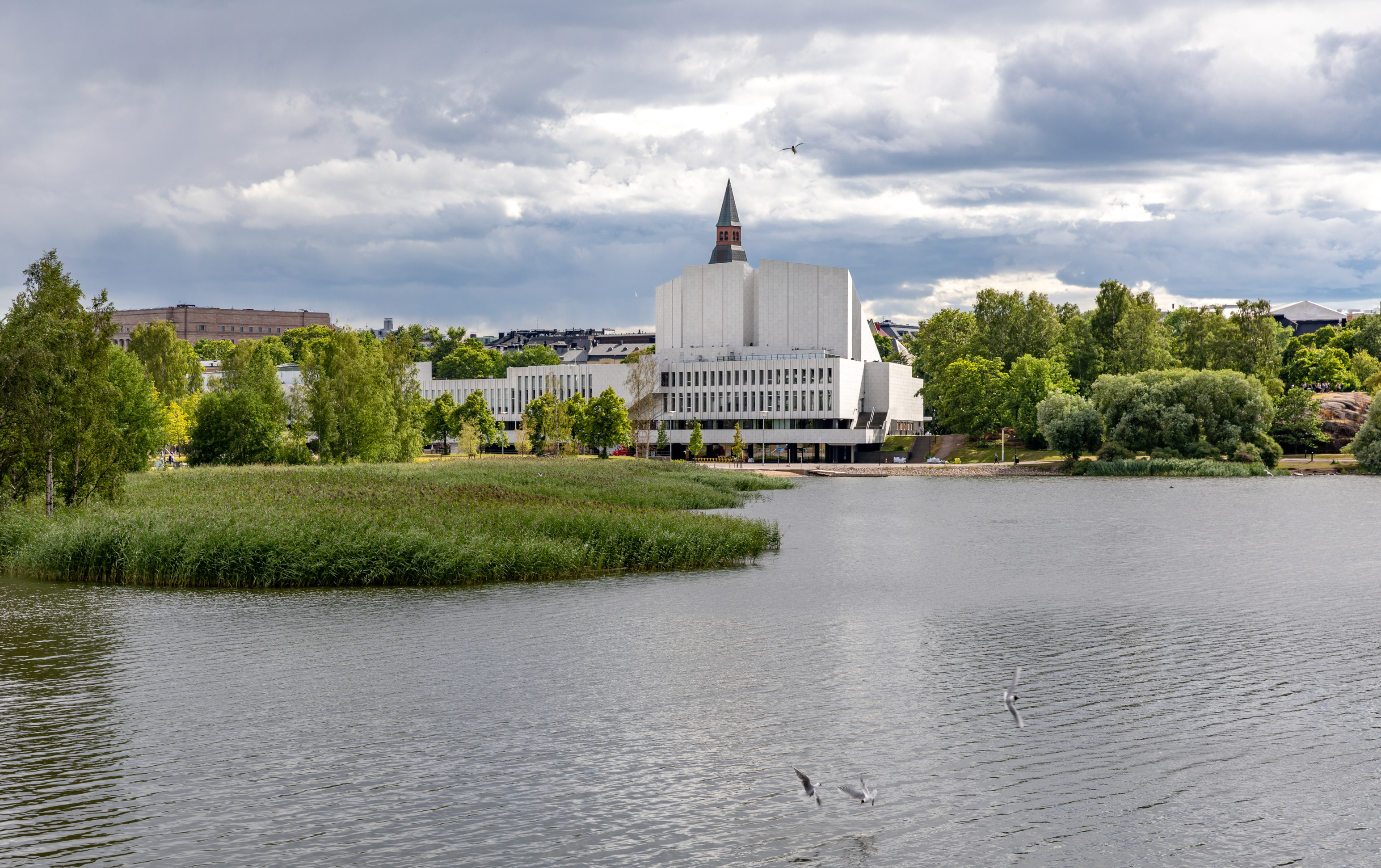 Finlandia Hall của Alvar Aalto đã tổ chức Hội nghị về An ninh và Hợp tác ở châu Âu vào năm 1975.