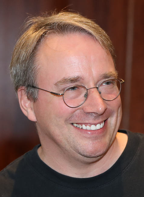 Linus Torvalds, kỹ sư phần mềm Phần Lan nổi tiếng nhất với việc tạo ra kernel nguồn mở phổ biến Linux.